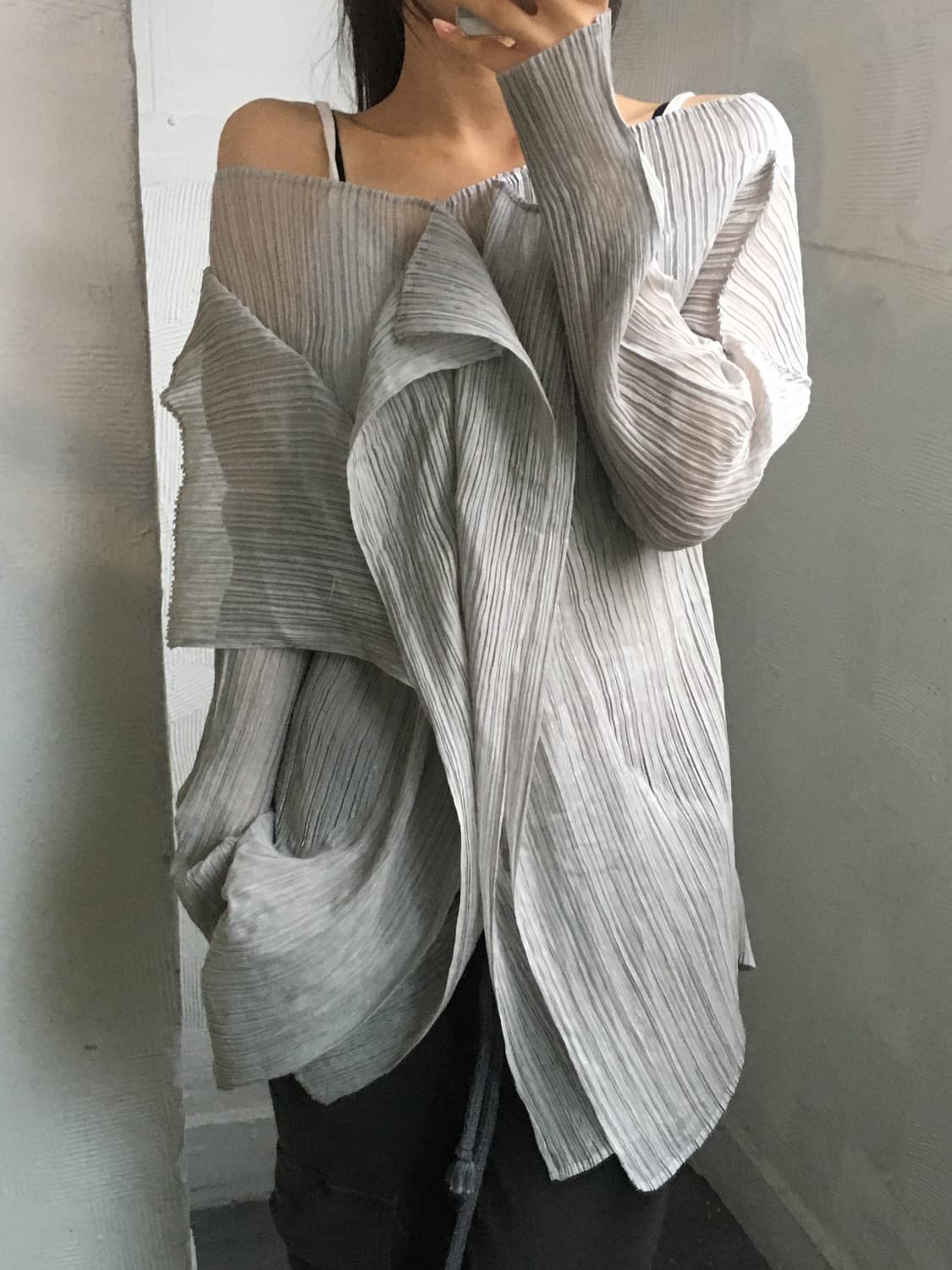Issey Miyake 이세이미야케 라이트그레이 플리츠 가디건 상품이미지2