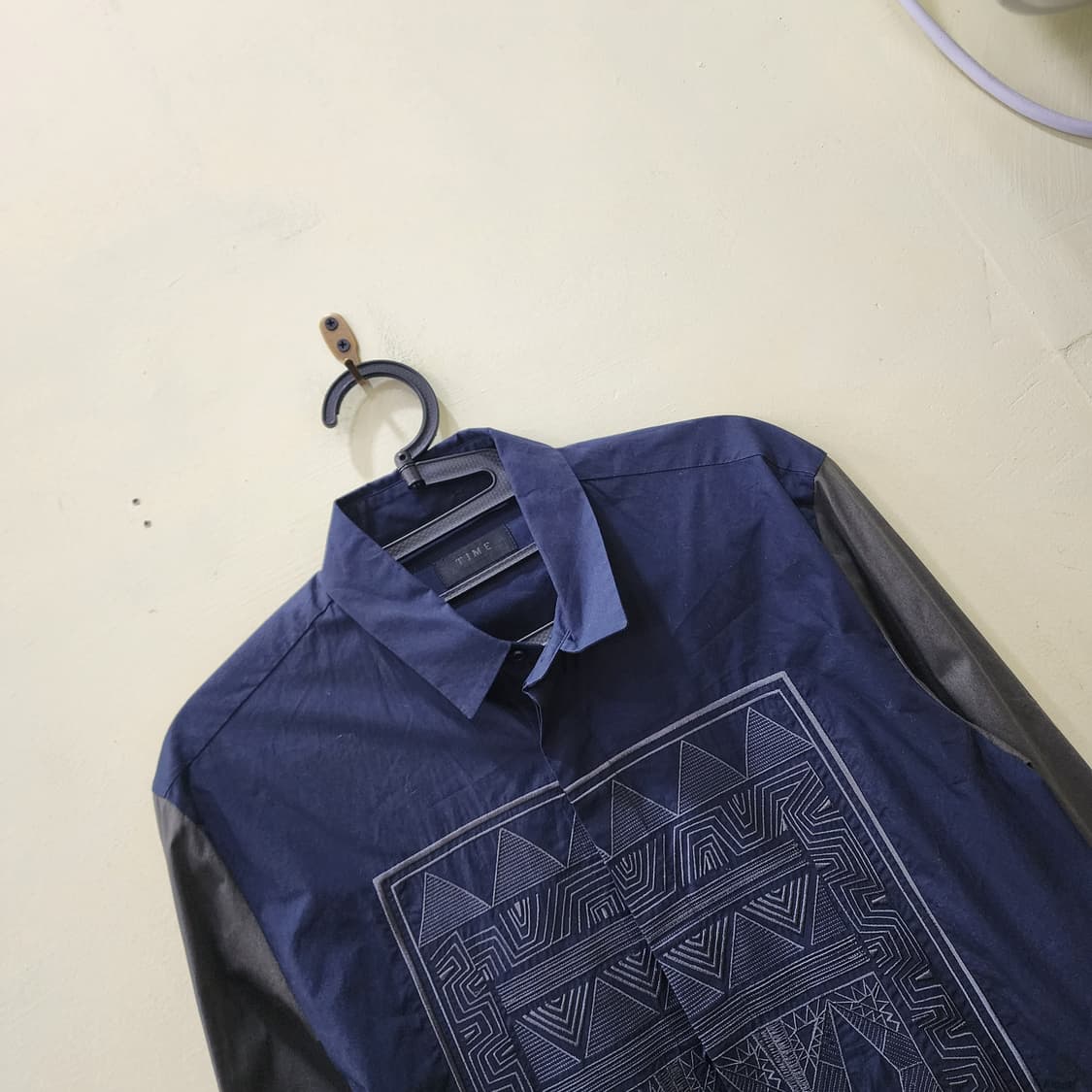 [100] TIME 패턴 패널 셔츠 (네이비) 상품이미지2