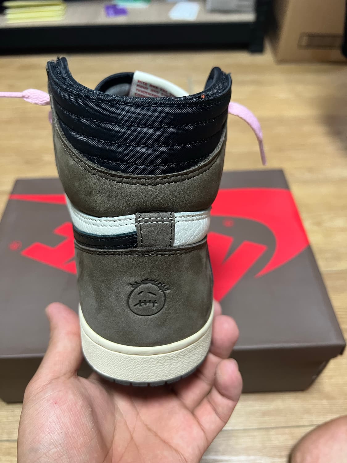 조던1 X 스캇 하이 모카 상품이미지4