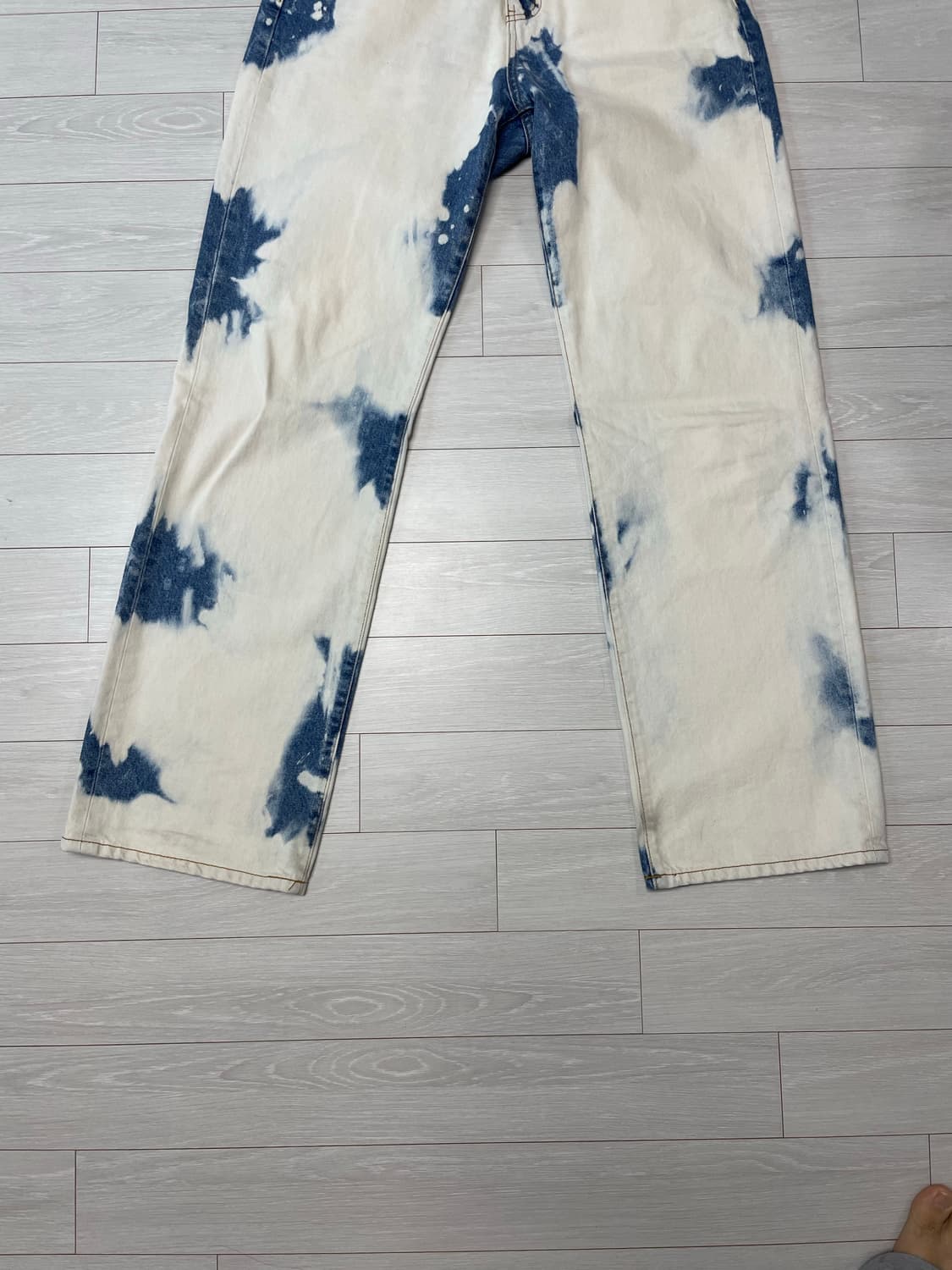 애프디알 Bleached Cloud Washed Jean 상품이미지3