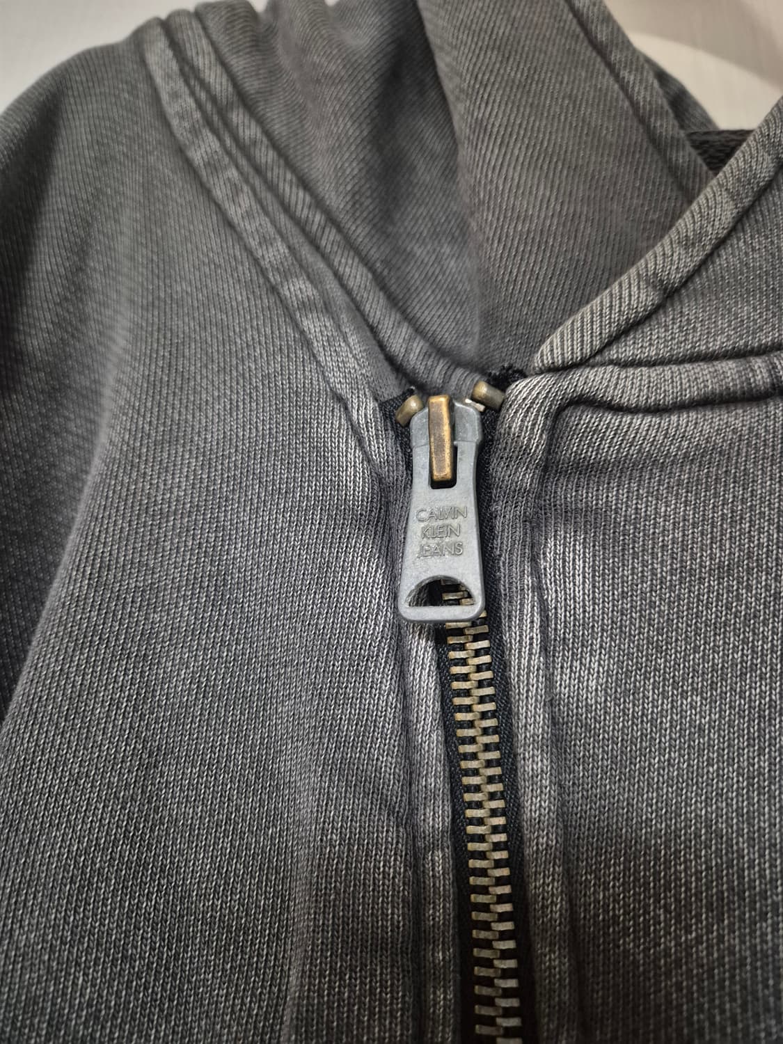 캐빈클라인 사선 데미지 워싱 후드집업 상품이미지4