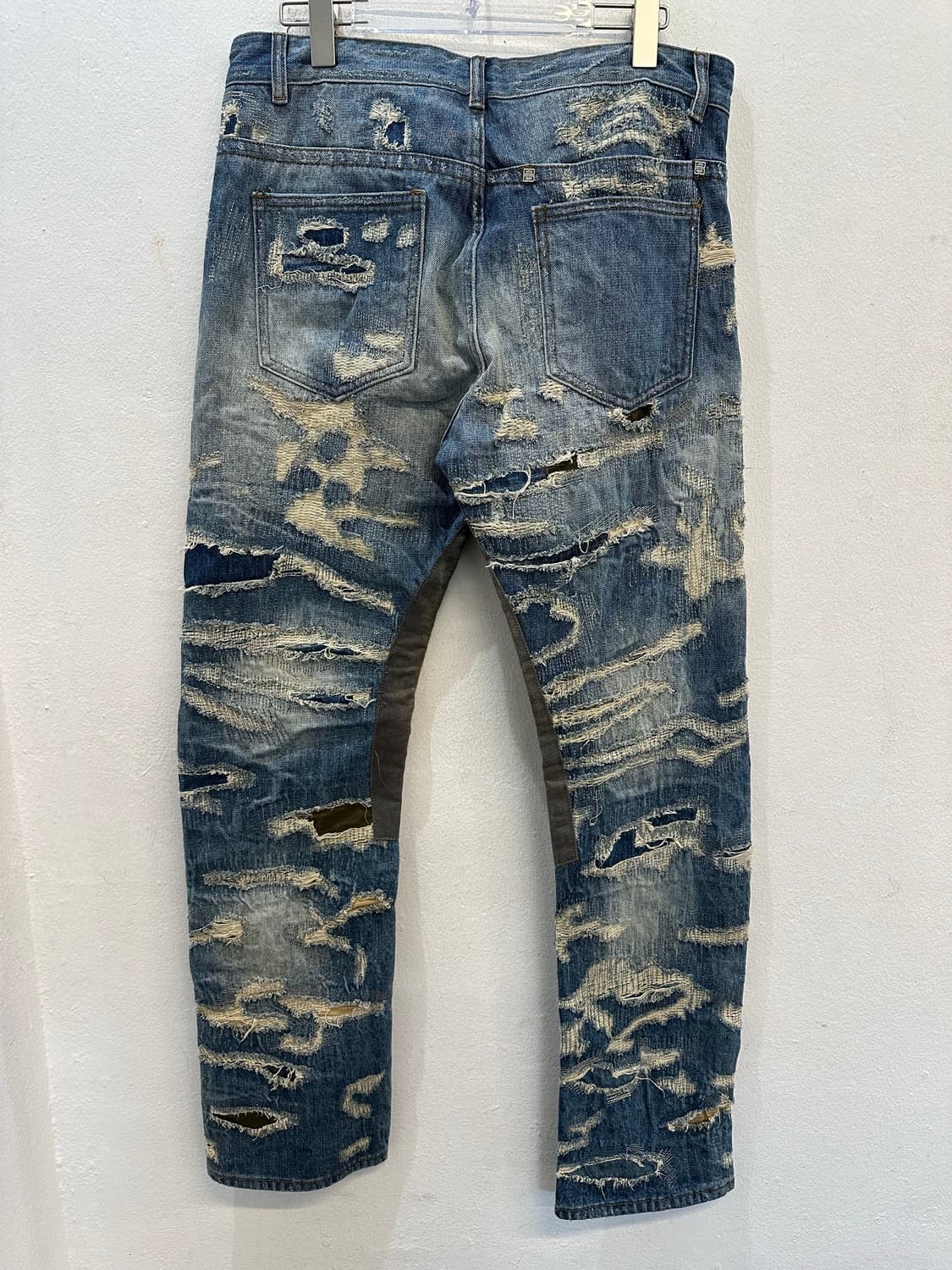 Givenchy damage detail denim pants 상품이미지5