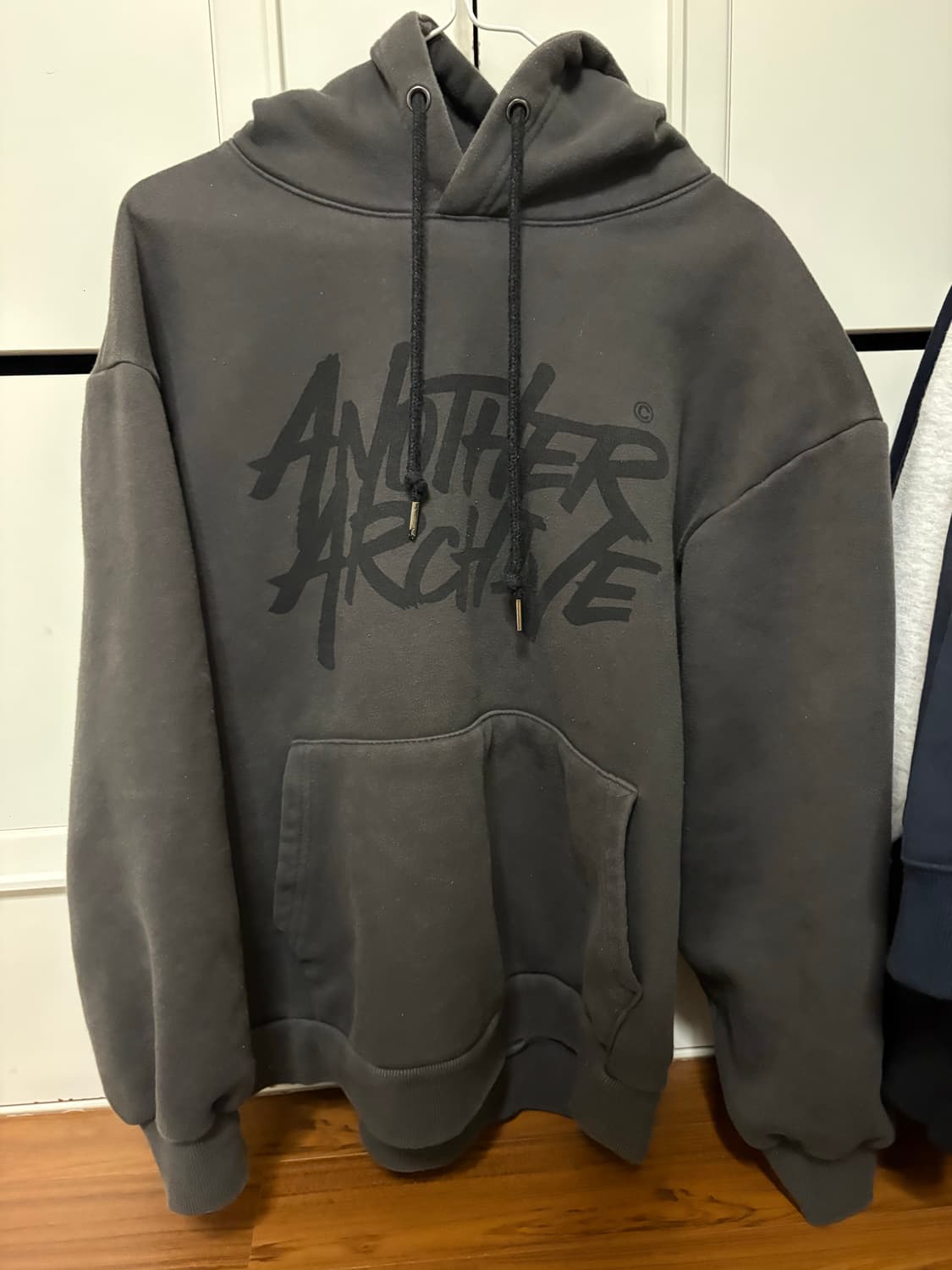 어나더 아카이브 로고 후드티 상품이미지1