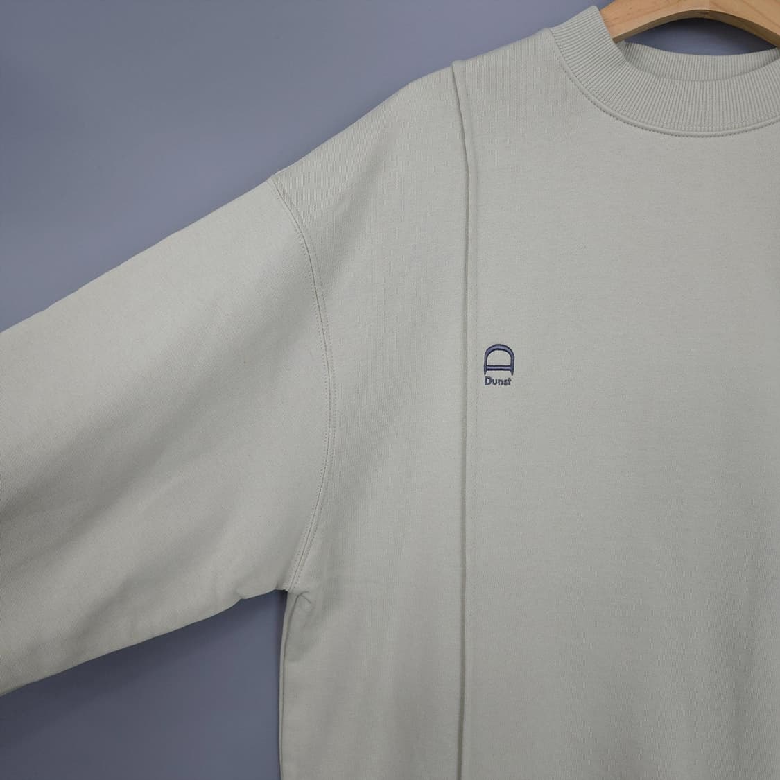 던스트 Dunst 유니섹스 모크넥 로고 크리즈 스웻셔츠 M 상품이미지2