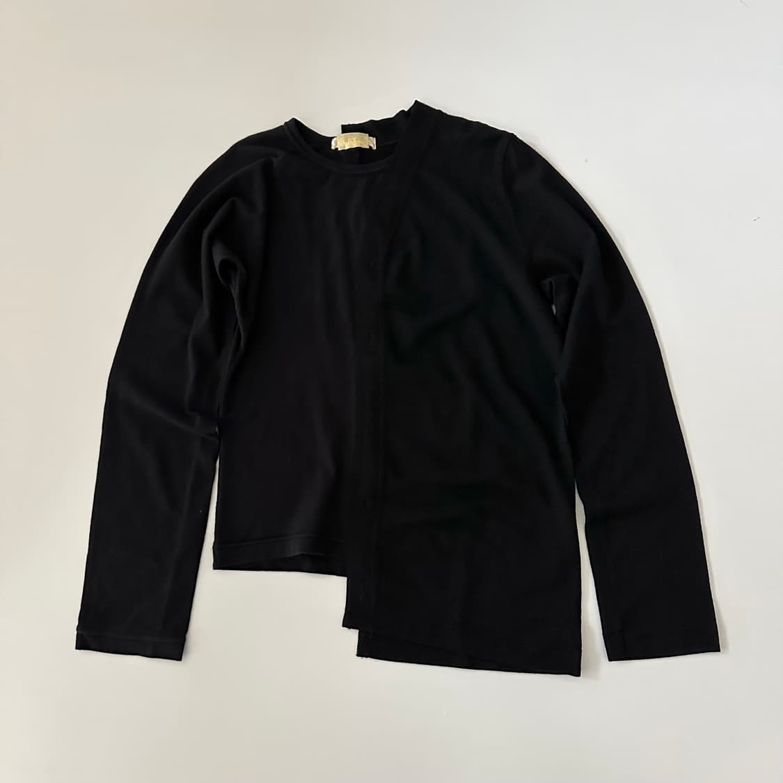 꼼데가르송 comme des garcons 비대칭 디테일 티셔츠 상품이미지1