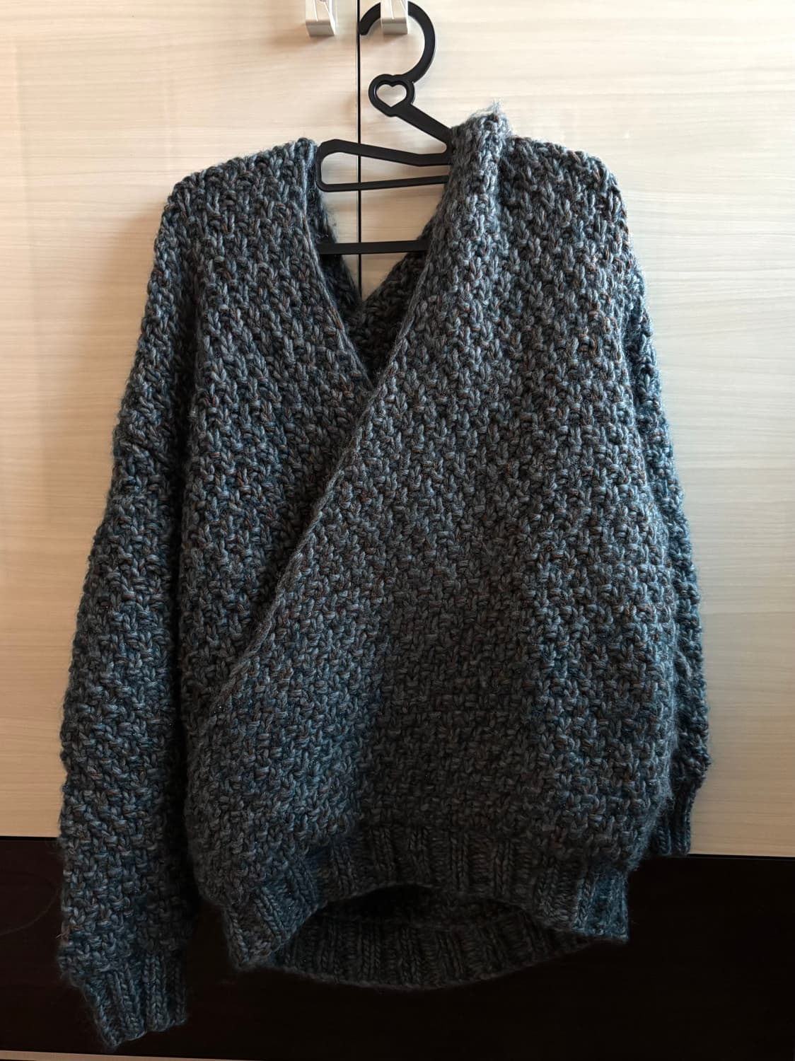 [OS] Bless 브이 넥 후디 스웨터 23AW 상품이미지3