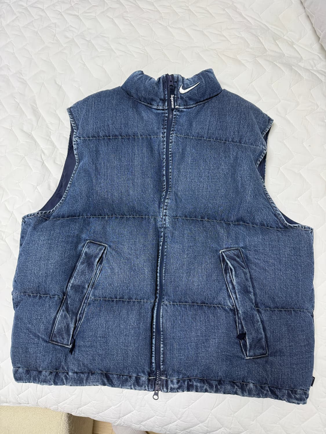 슈프림x나이키 데님 퍼퍼 베스트 인디고 L사이즈 판매합니다 상품이미지1