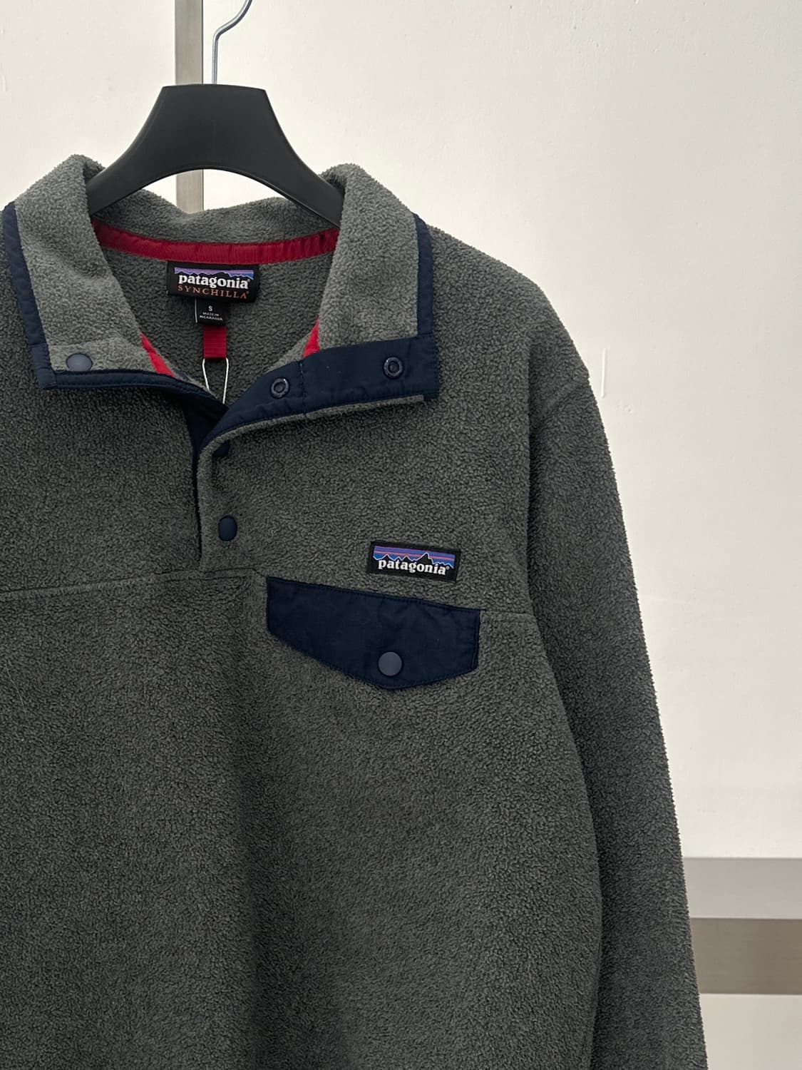 파타고니아 신칠라 그레이/네이비 스냅 플리스  상품이미지5