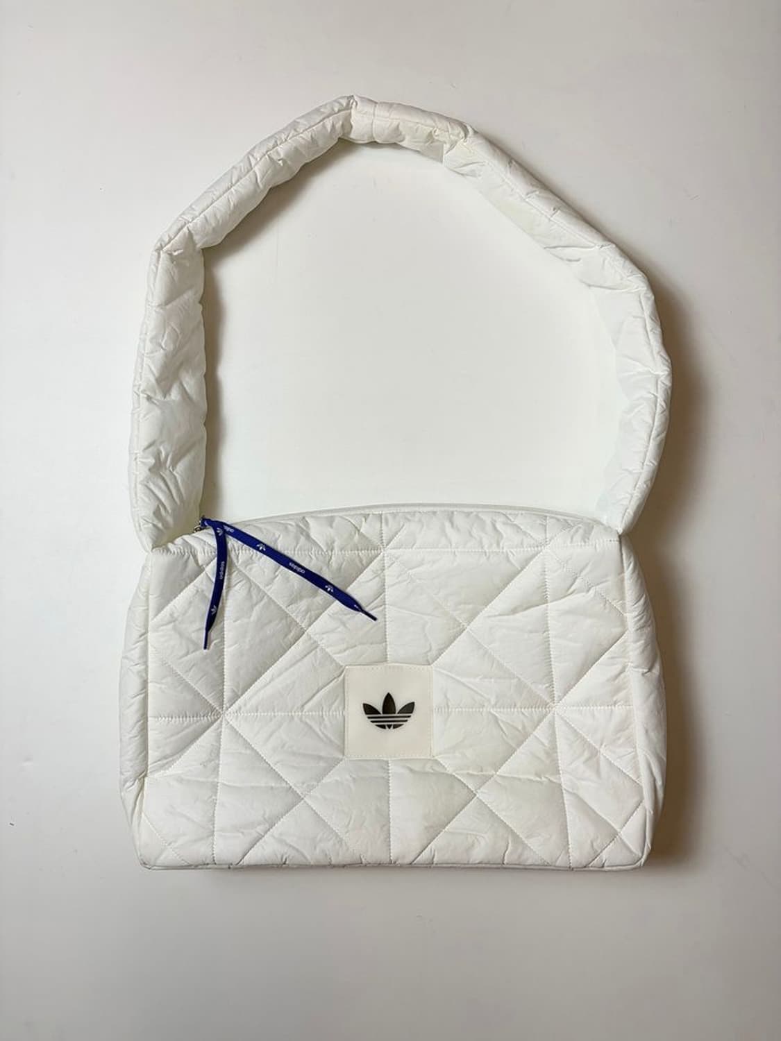 아디다스 23ss 한정판 패딩 구름 퍼피 숄더백 Q1492 상품이미지1