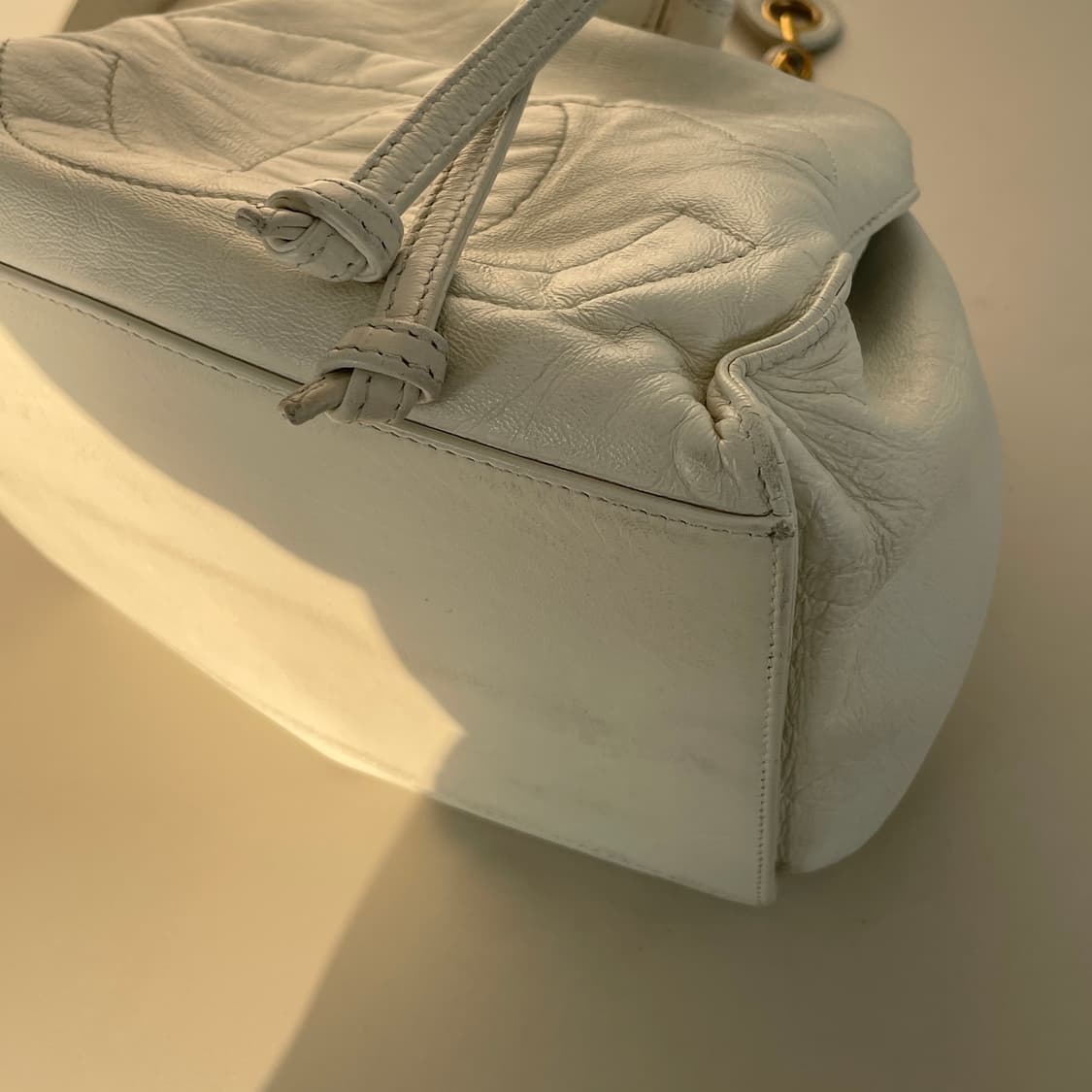 샤넬 화이트 버킷백 상품이미지4