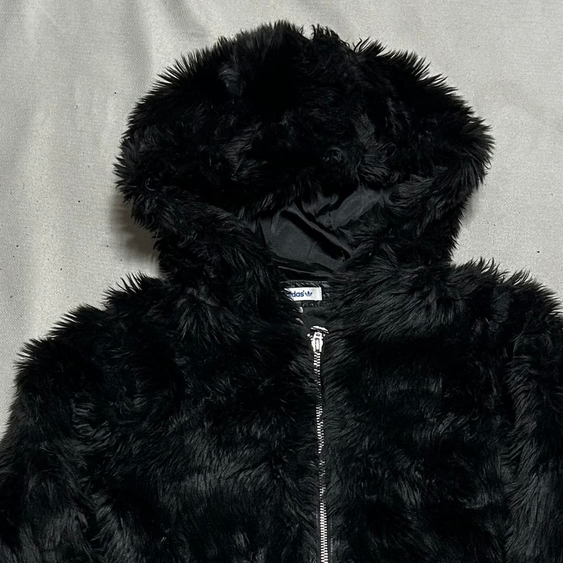 90 아디다스 여성용 블랙 아크릴 크롭 퍼 자켓 상품이미지1