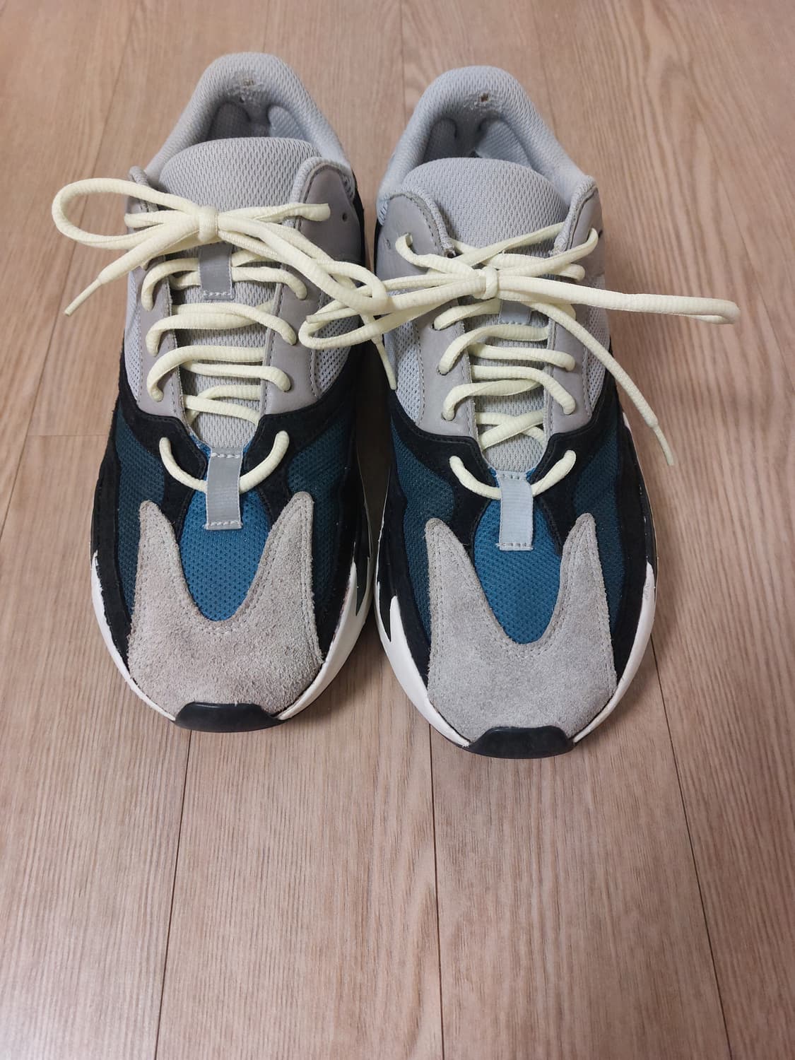 아디다스 이지 부스트 700 웨이브 러너 솔리드 그레이 상품이미지3