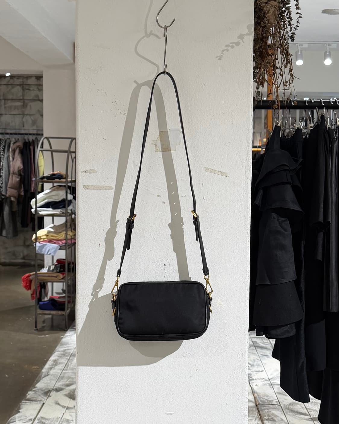 프라다 블랙 테수토 나일론 사피아노 크로스바디 백 상품이미지4