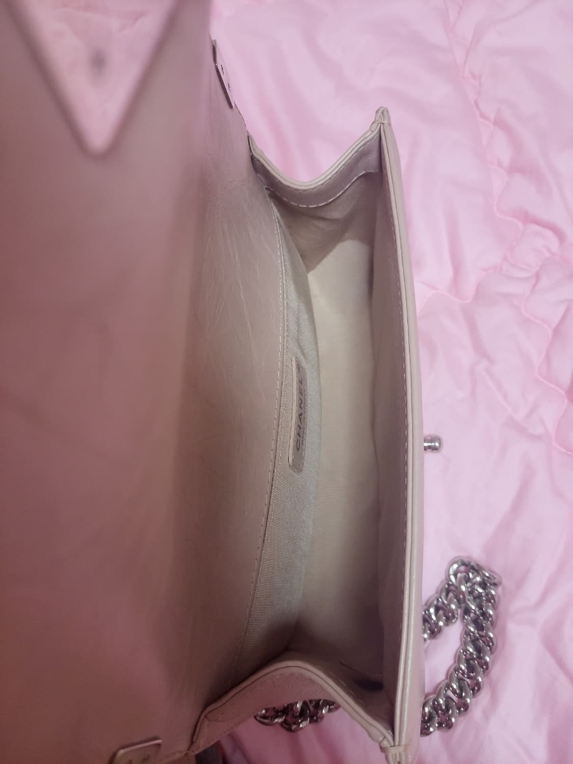 정품)급처상태좋음!샤넬 핑크 플랩 쉐브론V 보이백 미듐 가방 숄더크로스백 상품이미지7