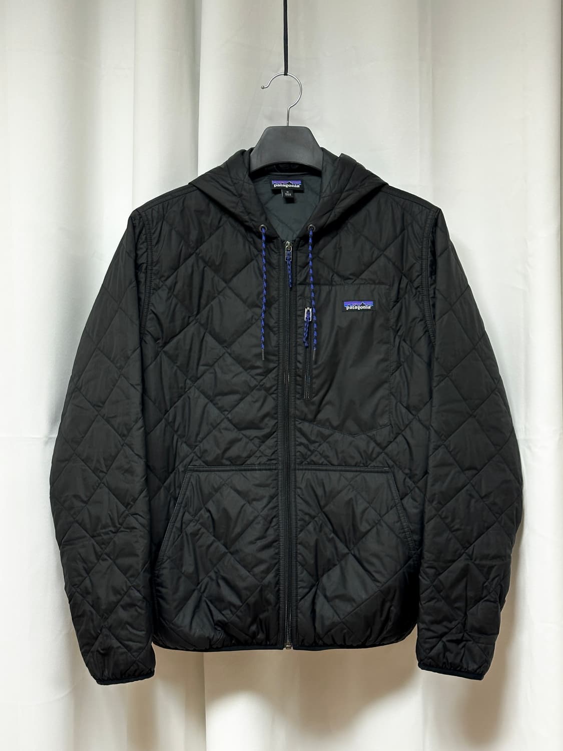 파타고니아 다이아몬드 퀼티드 봄버 후디 블랙 M 상품이미지1