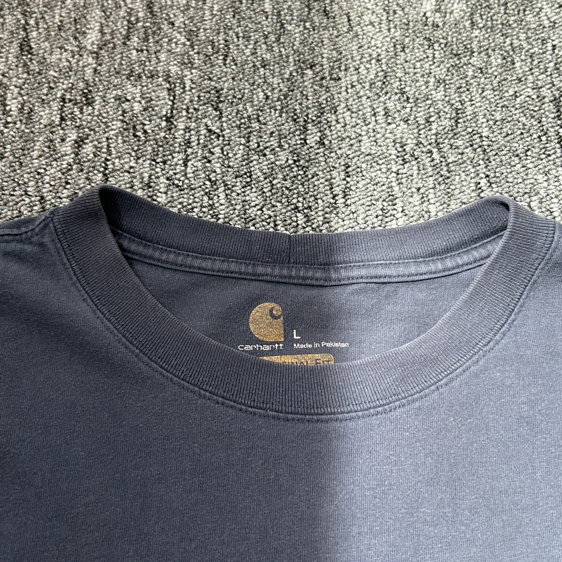 칼하트 오리지널핏 네이비 포켓 반팔티셔츠 상품이미지4