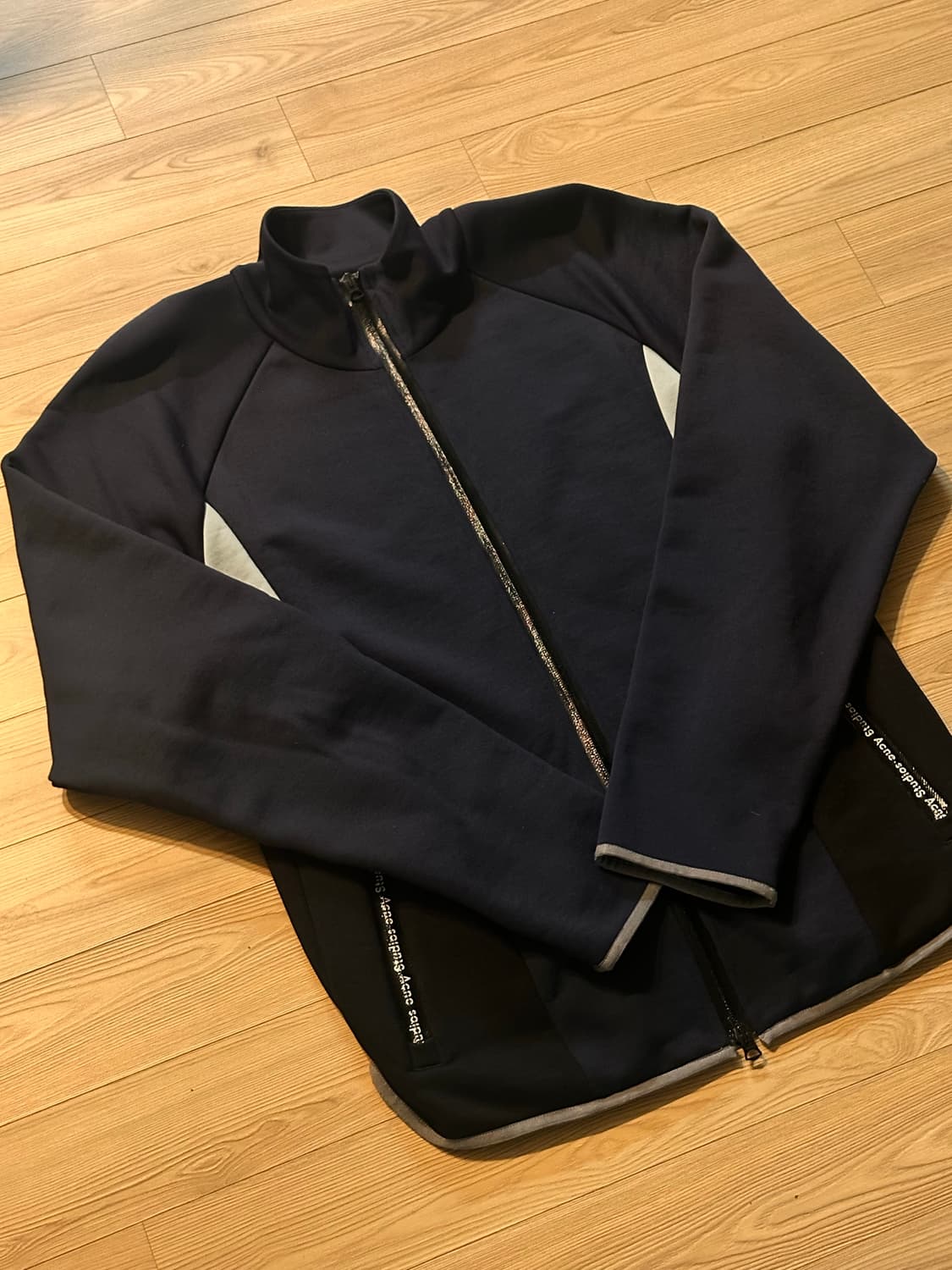 아크네 집업 L 상품이미지2