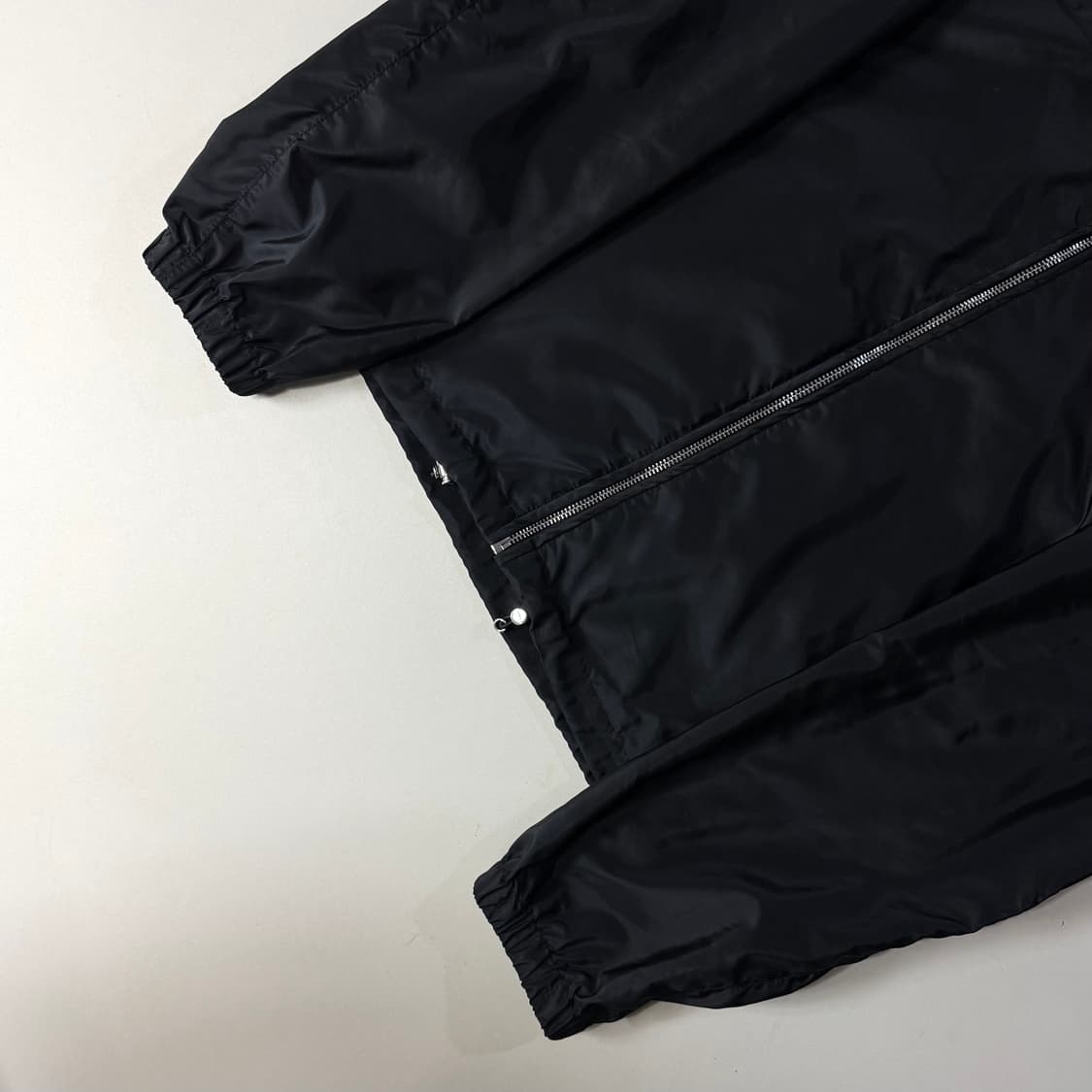 [54/당일출고]프라다 삼각로고 바람막이 상품이미지4