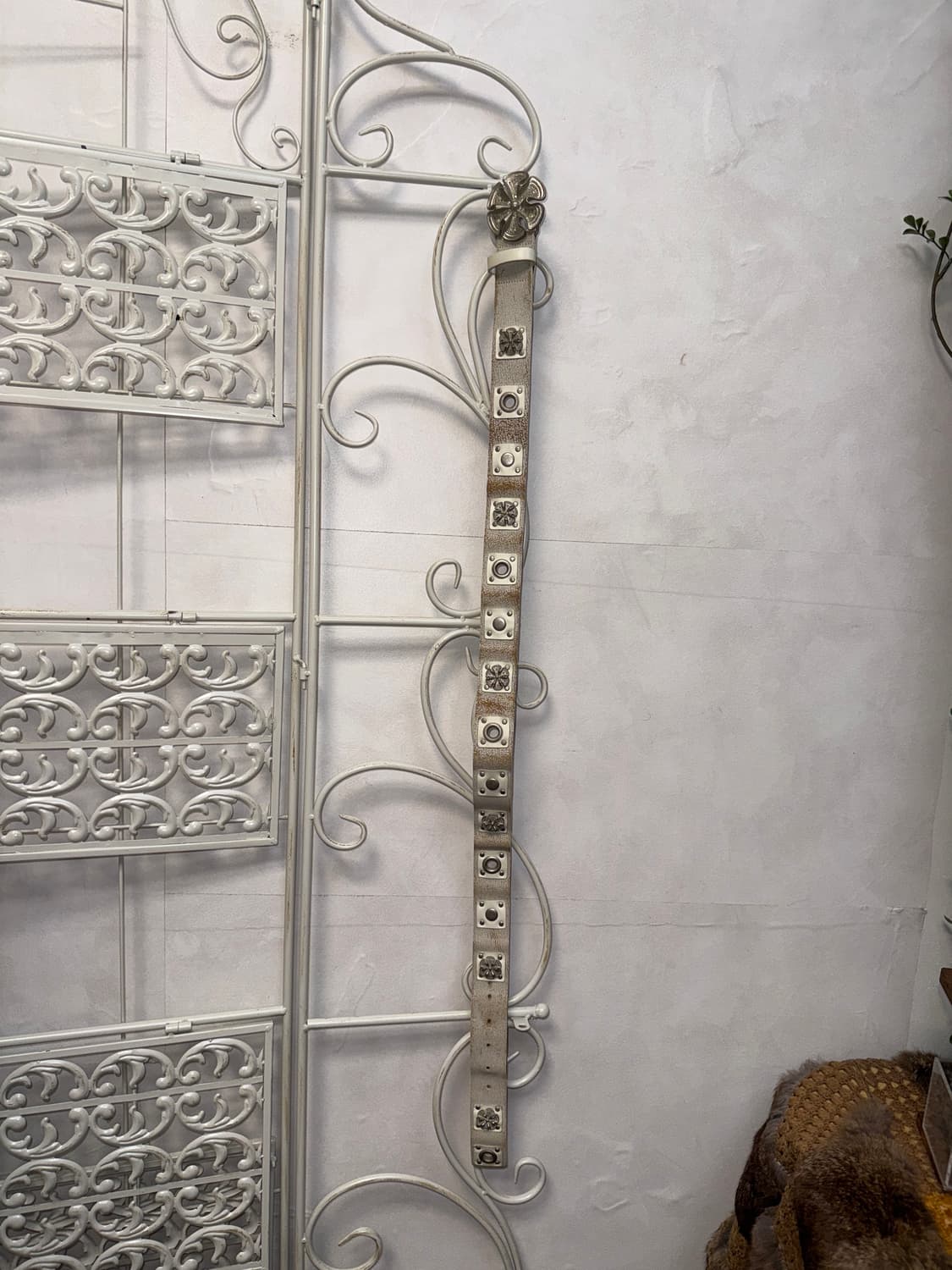 Ivory cubic flower punching buckle belt 상품이미지3