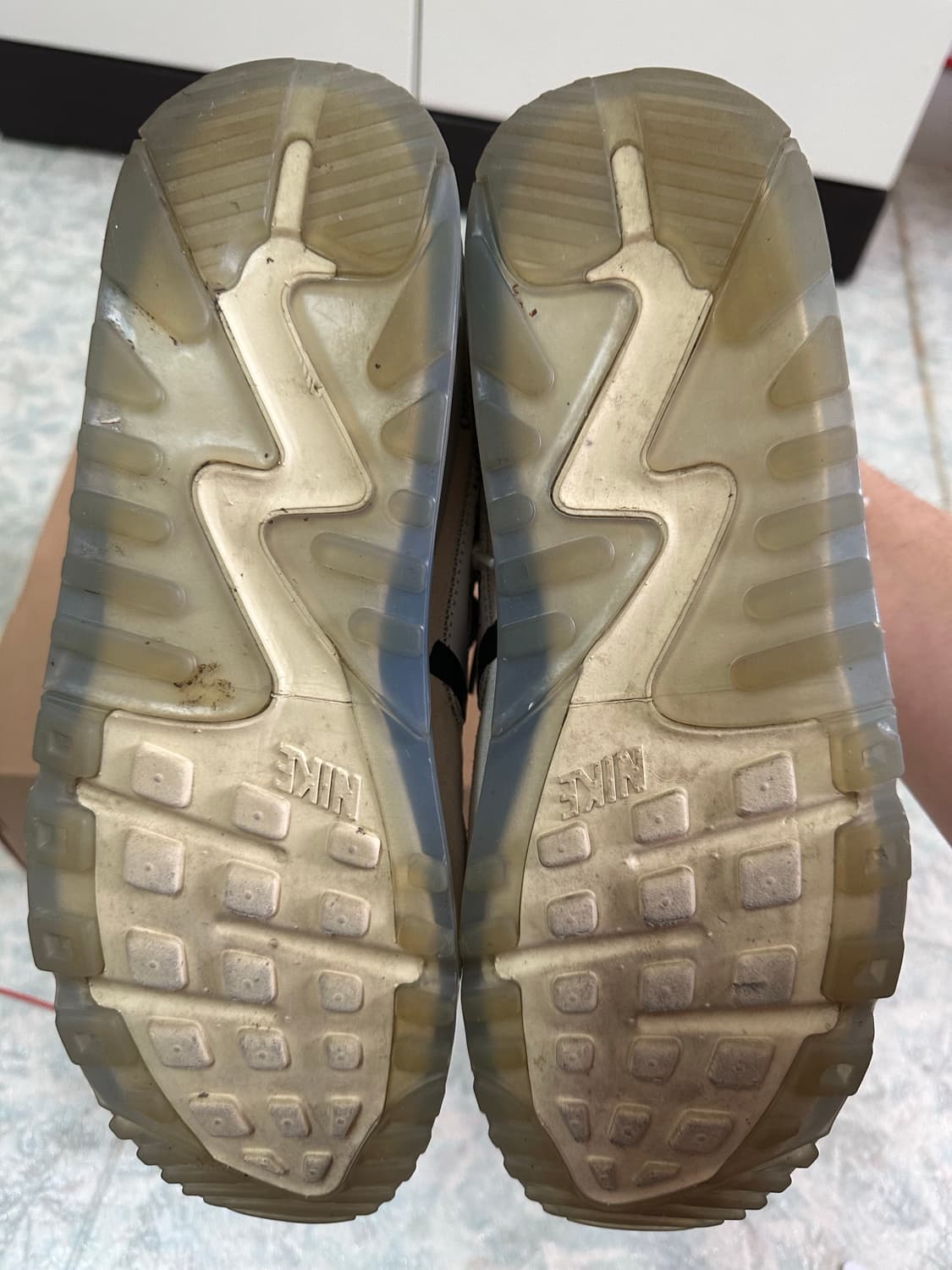 오프화이트 에어맥스 90 og 265 팝니다 상품이미지2