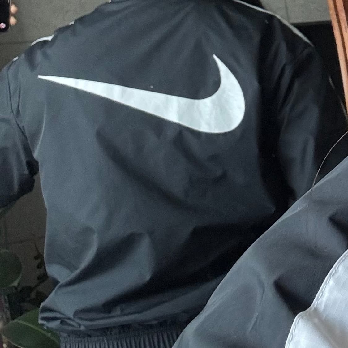 나이키 우먼 백로고 블랙&화이트 바람막이 우븐자켓 상품이미지7