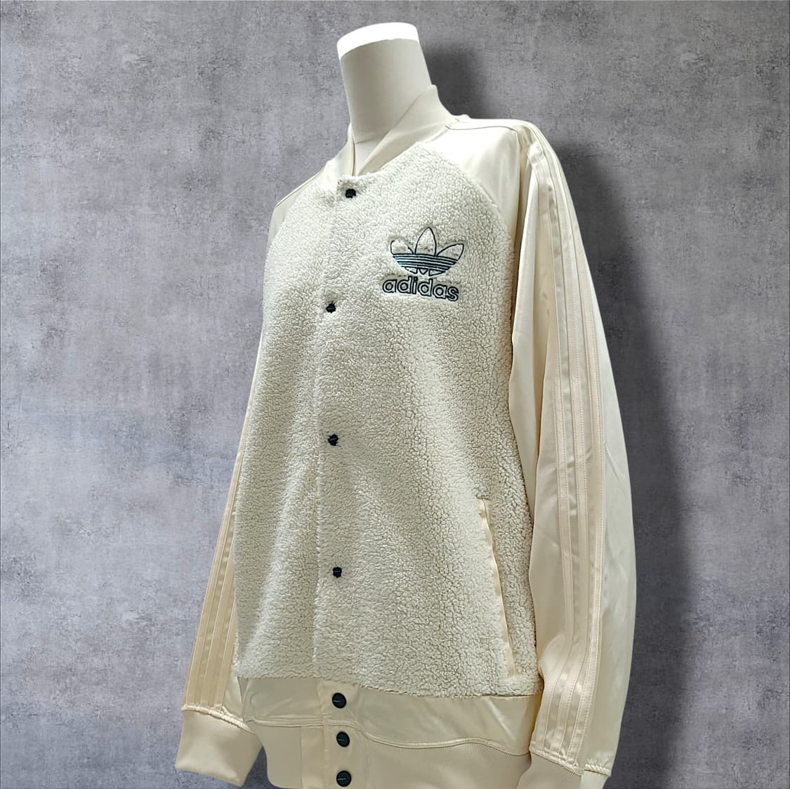 [105] 아디다스 크림 쉐르파 파이어버드 레터맨 기모 바시티 자켓 상품이미지3
