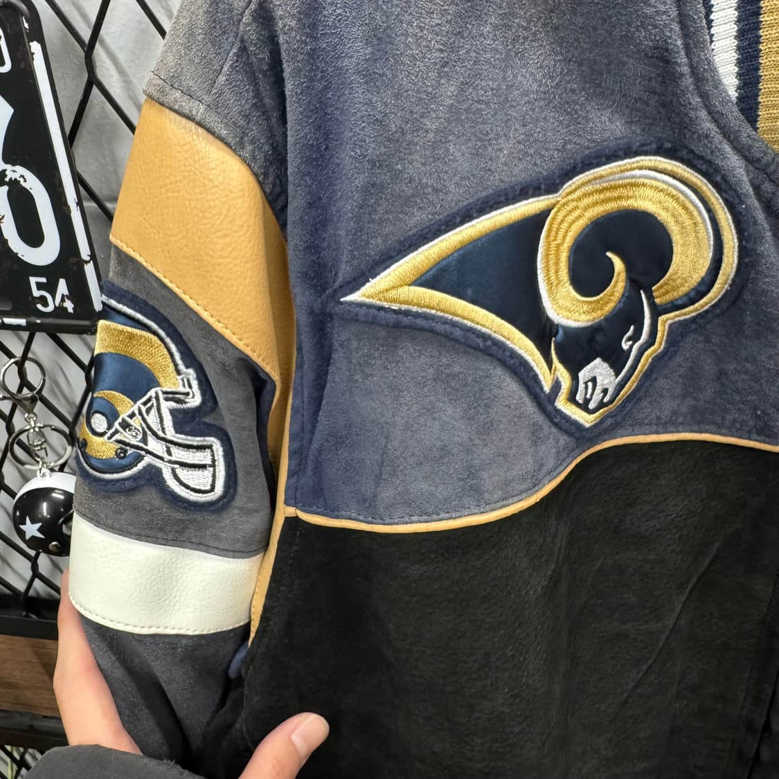 00s NFL X 세인트루이스 램스 스웨이드 바시티 자켓 그레이 블랙 상품이미지5