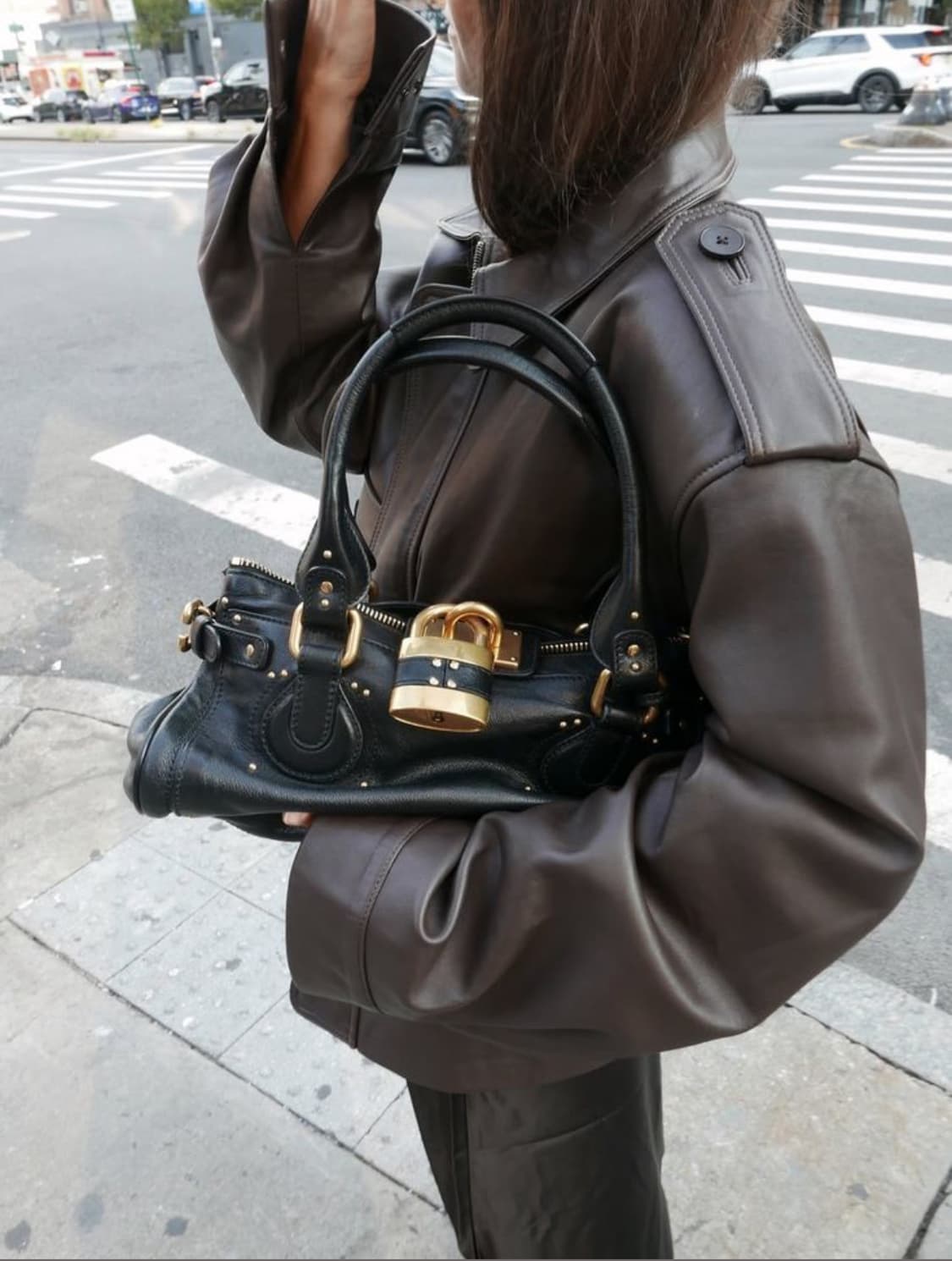 ❌거래중[A+ 정품] 끌로에 패딩턴백 다크그레이 상품이미지10