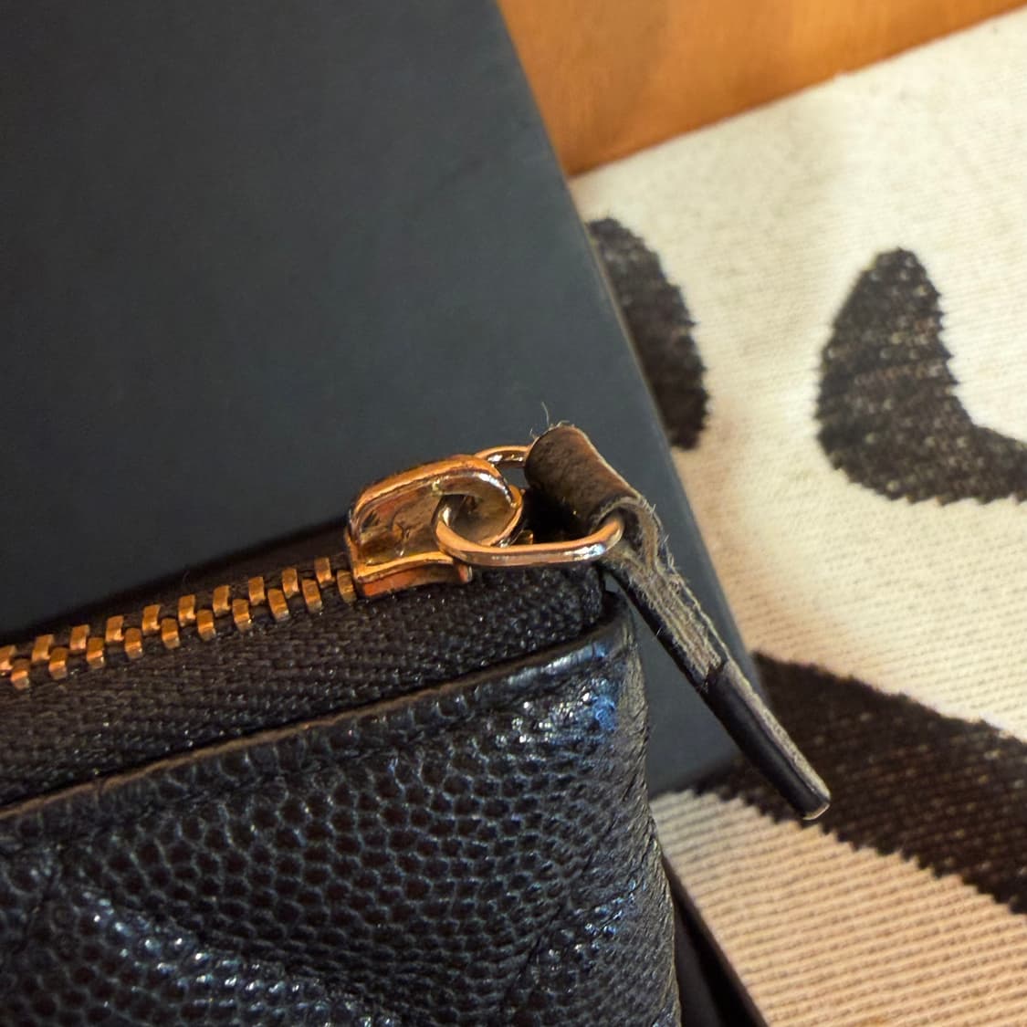 샤넬 캐비어 클러치 미디움 상품이미지5