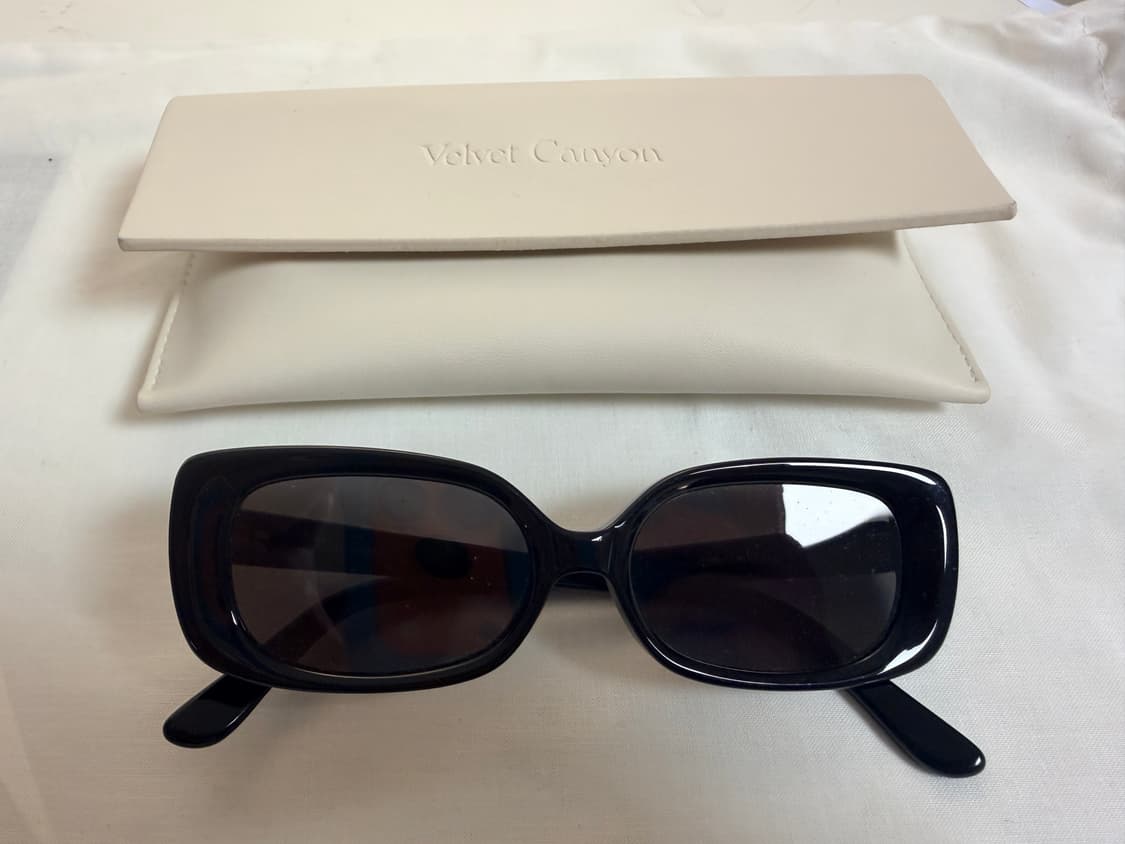 Velvet Canyon Zou Bisou 선글라스 (켄달제너 착용) 상품이미지1