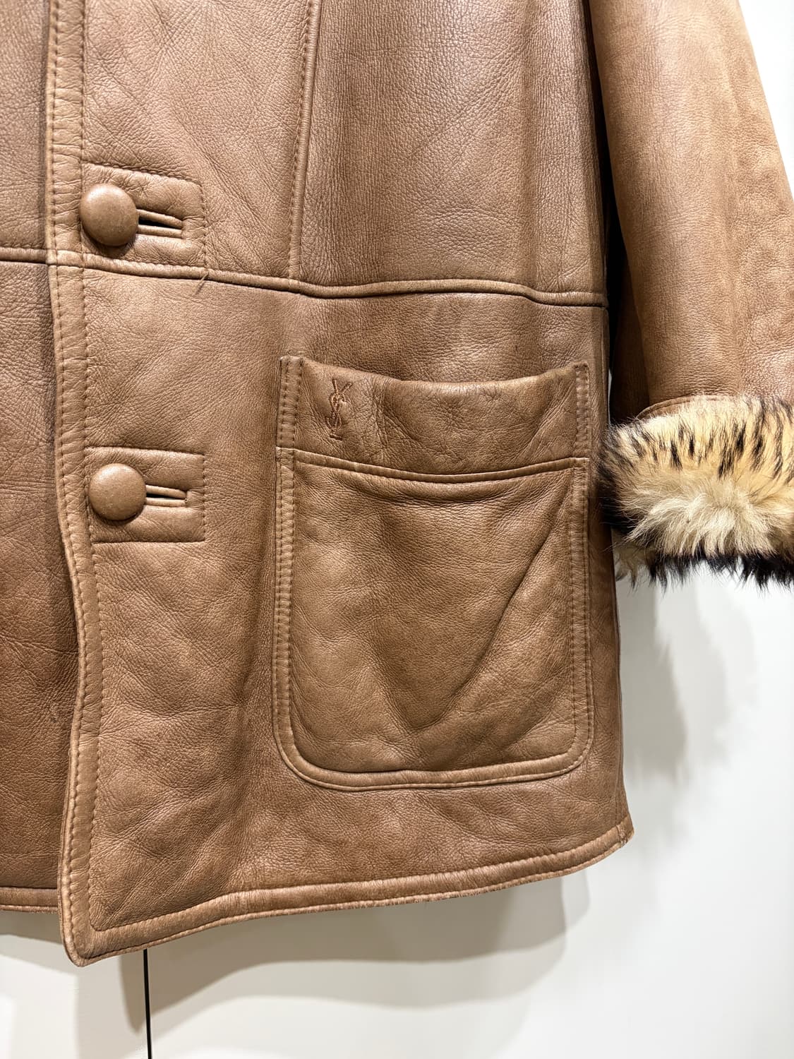 입생로랑 산양 레더 퍼 무스탕 자켓 상품이미지4