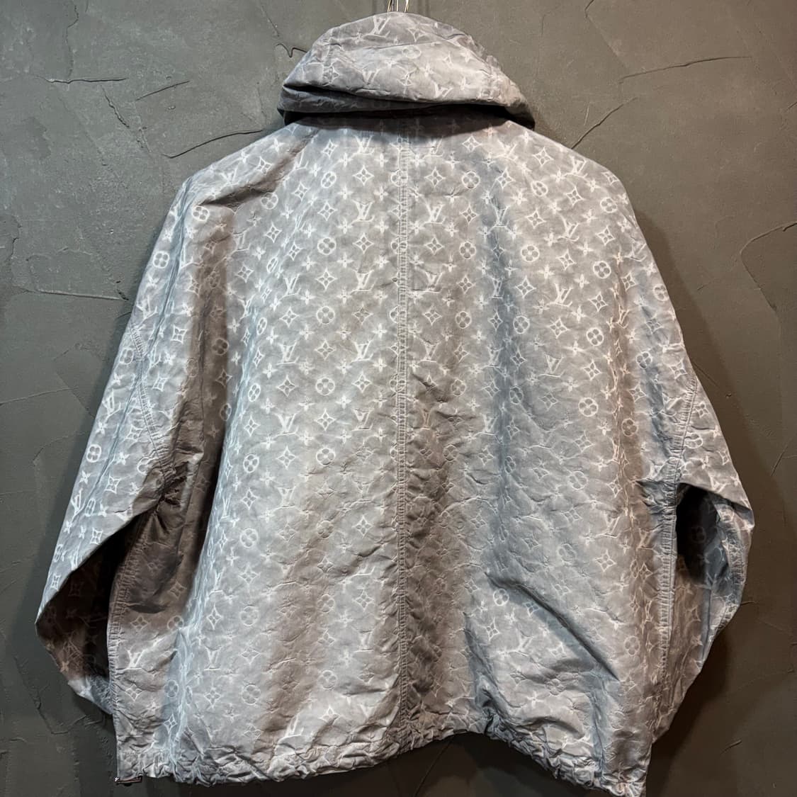 [36] LOUIS VUITTON 루이비통 모노그램 후드 바람막이 상품이미지6