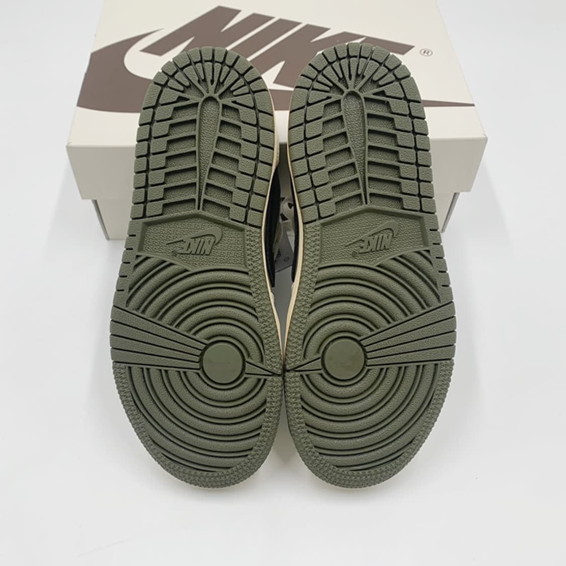 에어 조던 1 로우 OG SP 트래비스스캇 미디엄 올리브 PS NO.99 상품이미지4