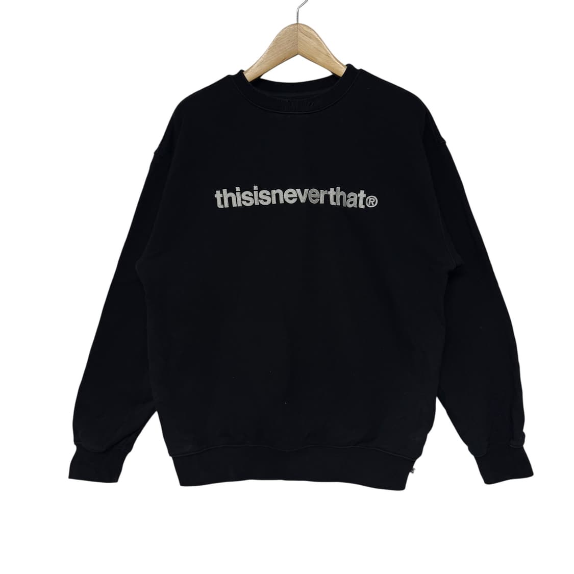 디스이즈네버댓 자수로고 맨투맨 상품이미지1