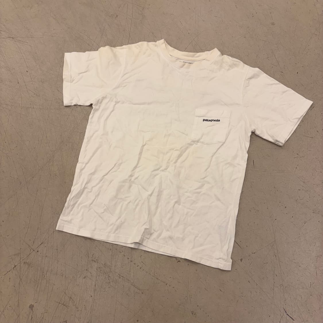 파타고니아 빅로고 포켓 반팔티 상품이미지2