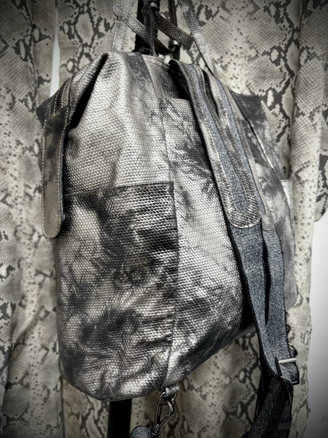 [Y2K] Metallic Washed Backpack 상품이미지10