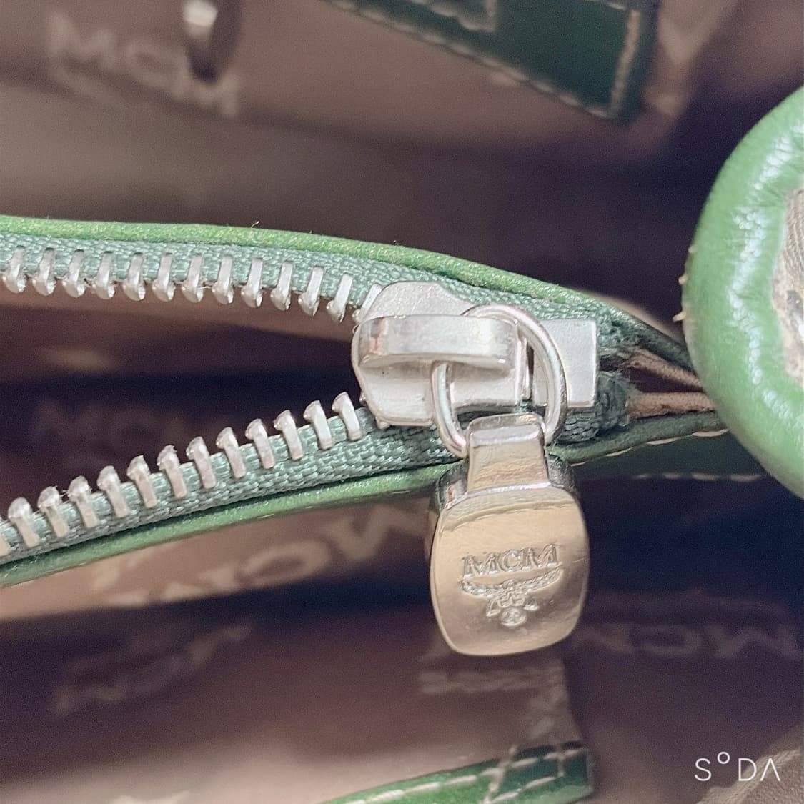 MCM 엠씨엠 로고 숄더백 토트백 그린 상품이미지8