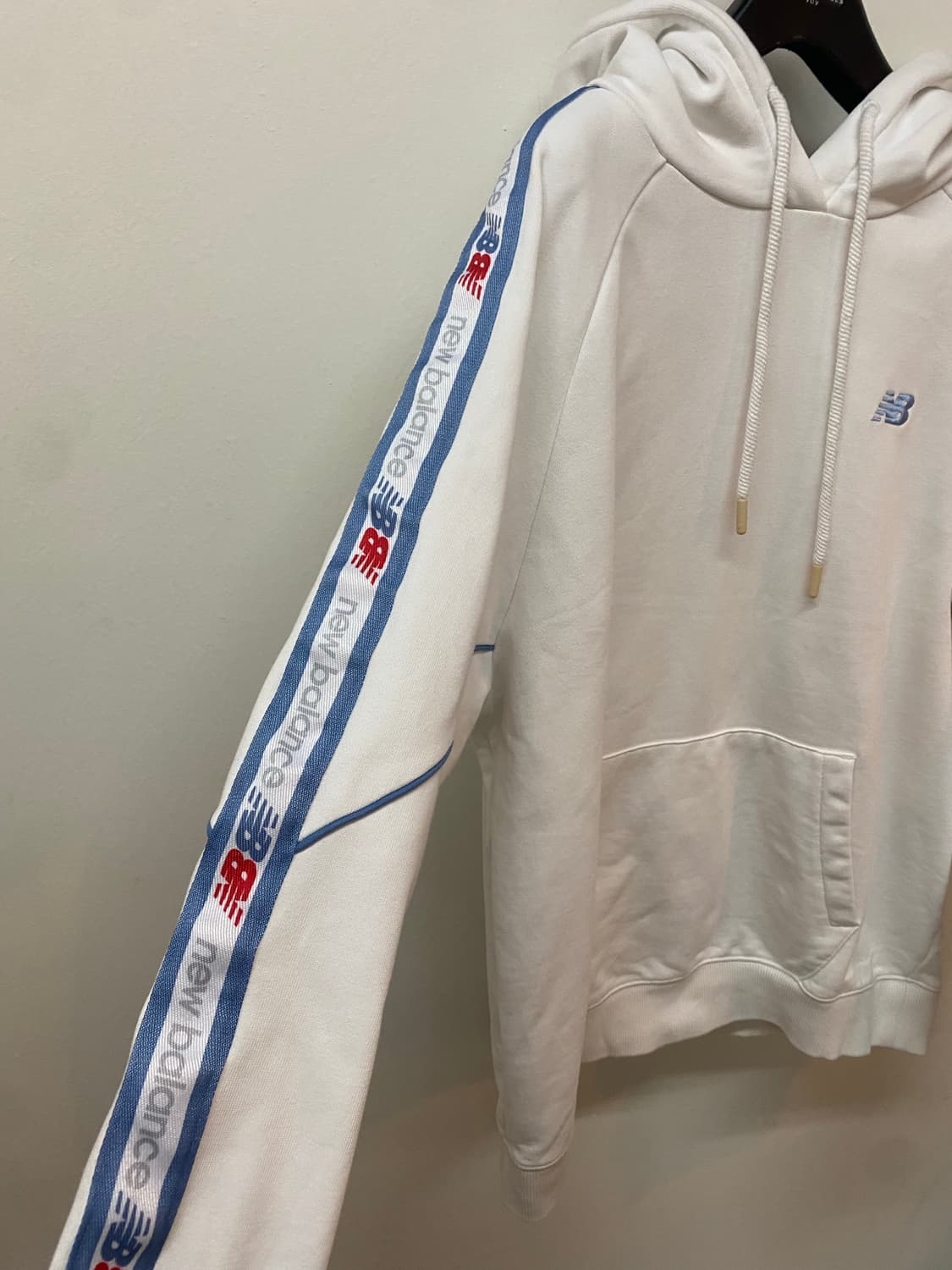 정품 뉴발란스 화이트 로고 테이핑 후드티 M 남녀공용 상품이미지3