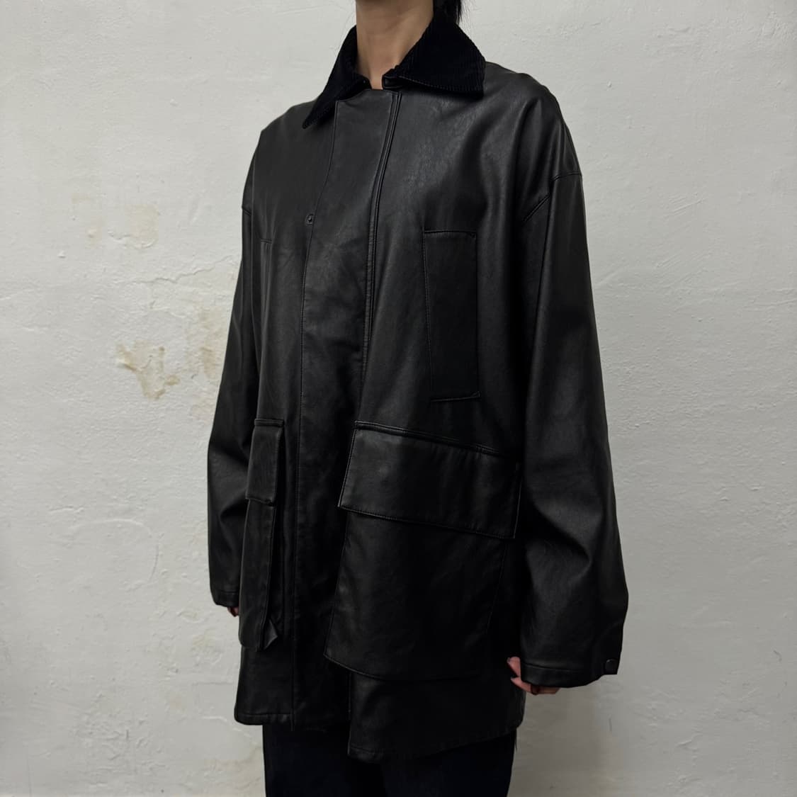 센스오브플레이스 블랙컬러 에코 레더 집업 스냅버튼 레더 코트 상품이미지1