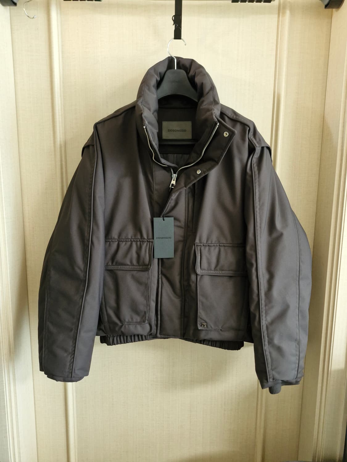 지오송지오 24Fw 돌먼 하이넥 패딩 차콜 100 상품이미지1