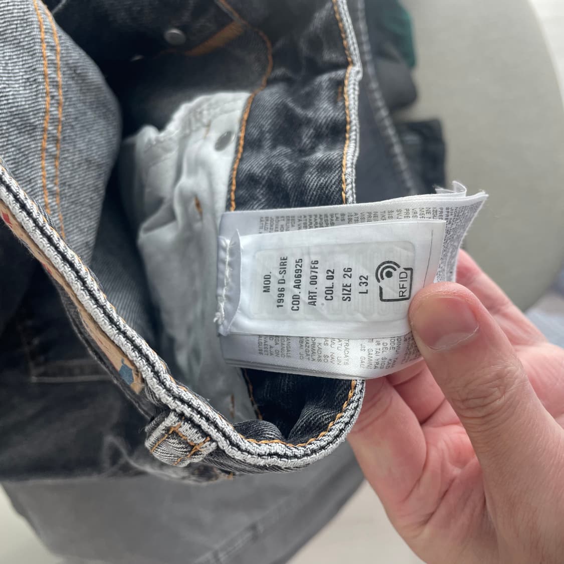 디젤 디라이즈 디스트레스드 스트레이트 진 상품이미지9