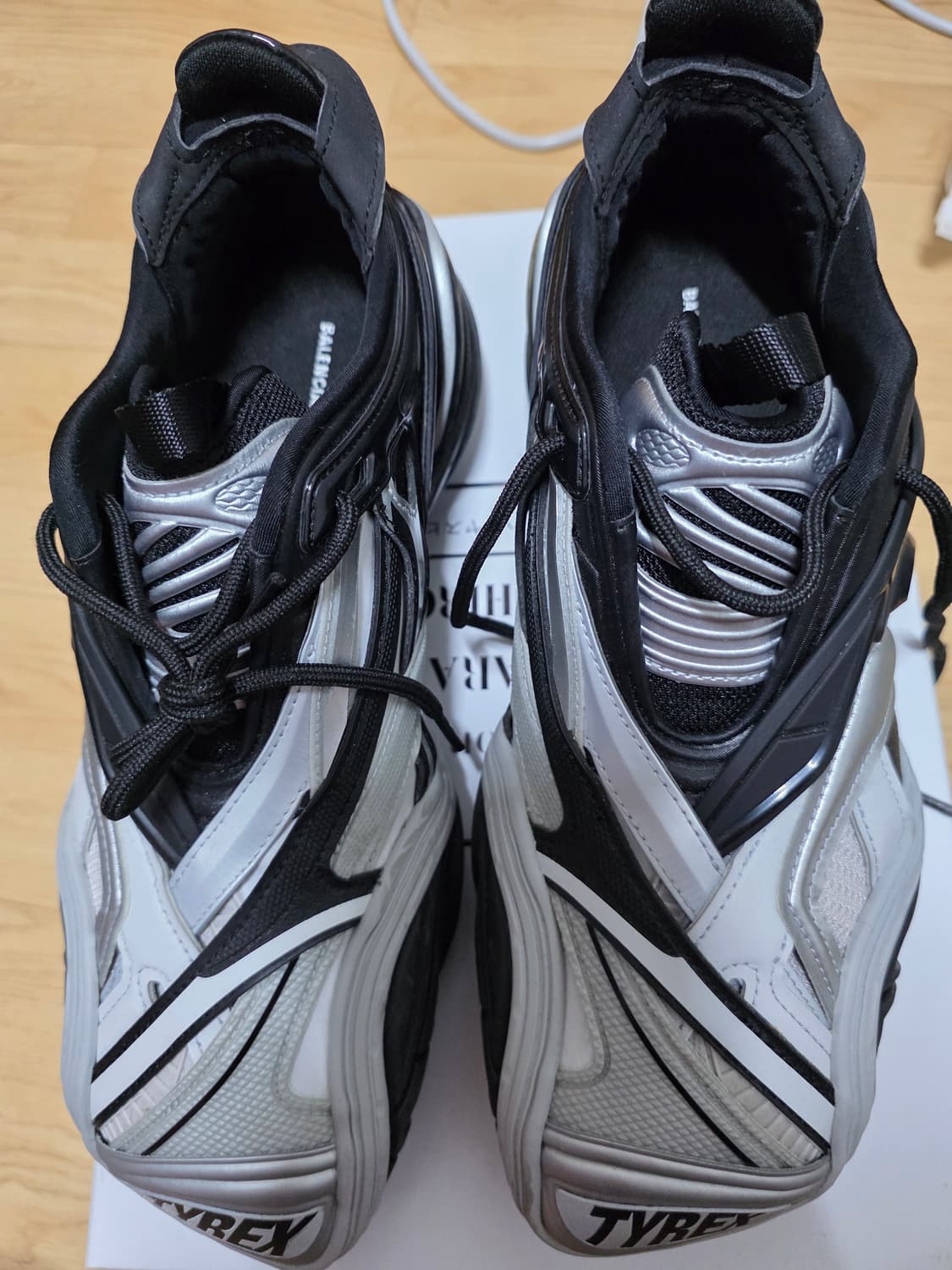 발렌시아가 타이렉스 실버 상품이미지3