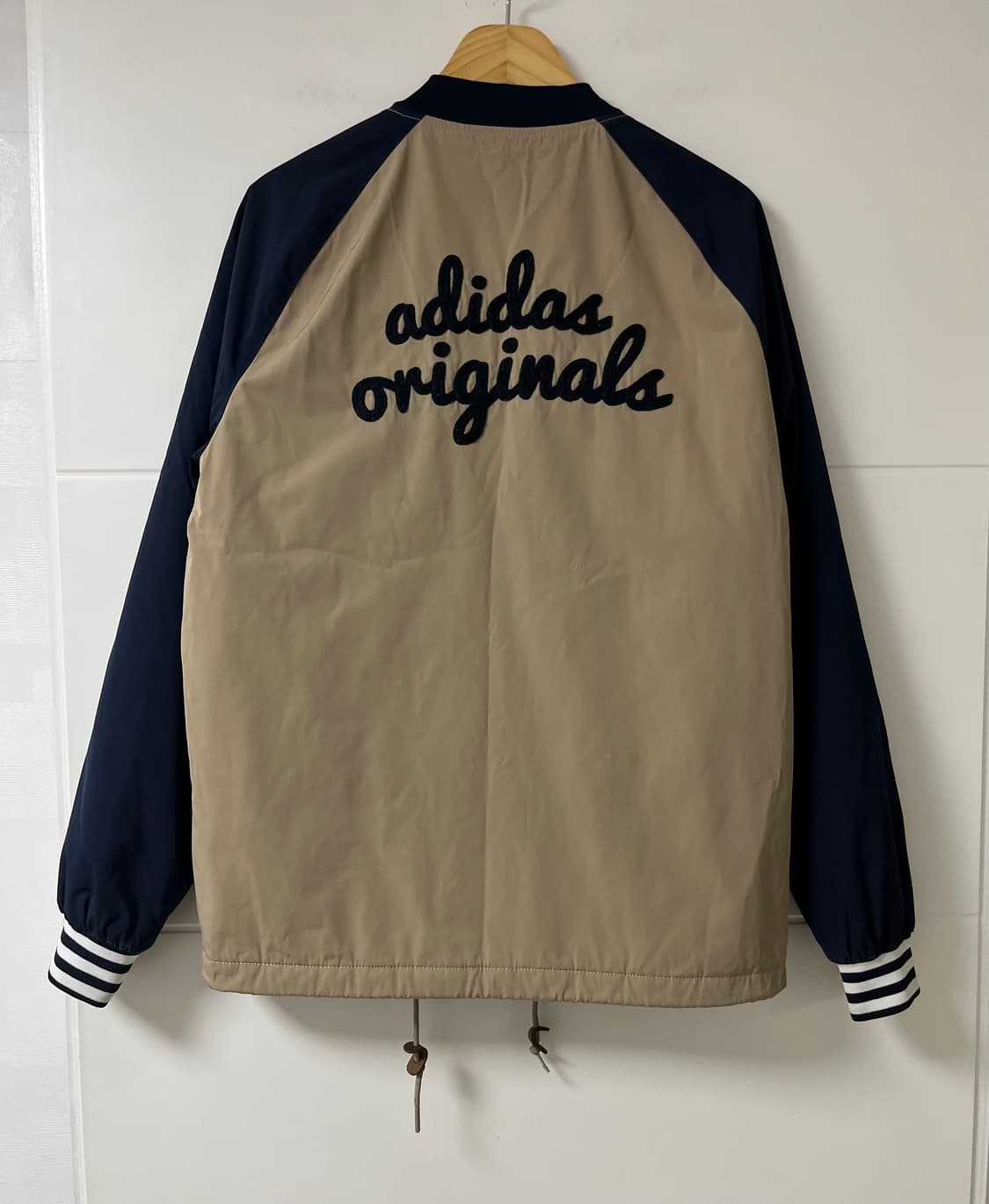 아디다스 엠브로이더드 자켓 상품이미지2