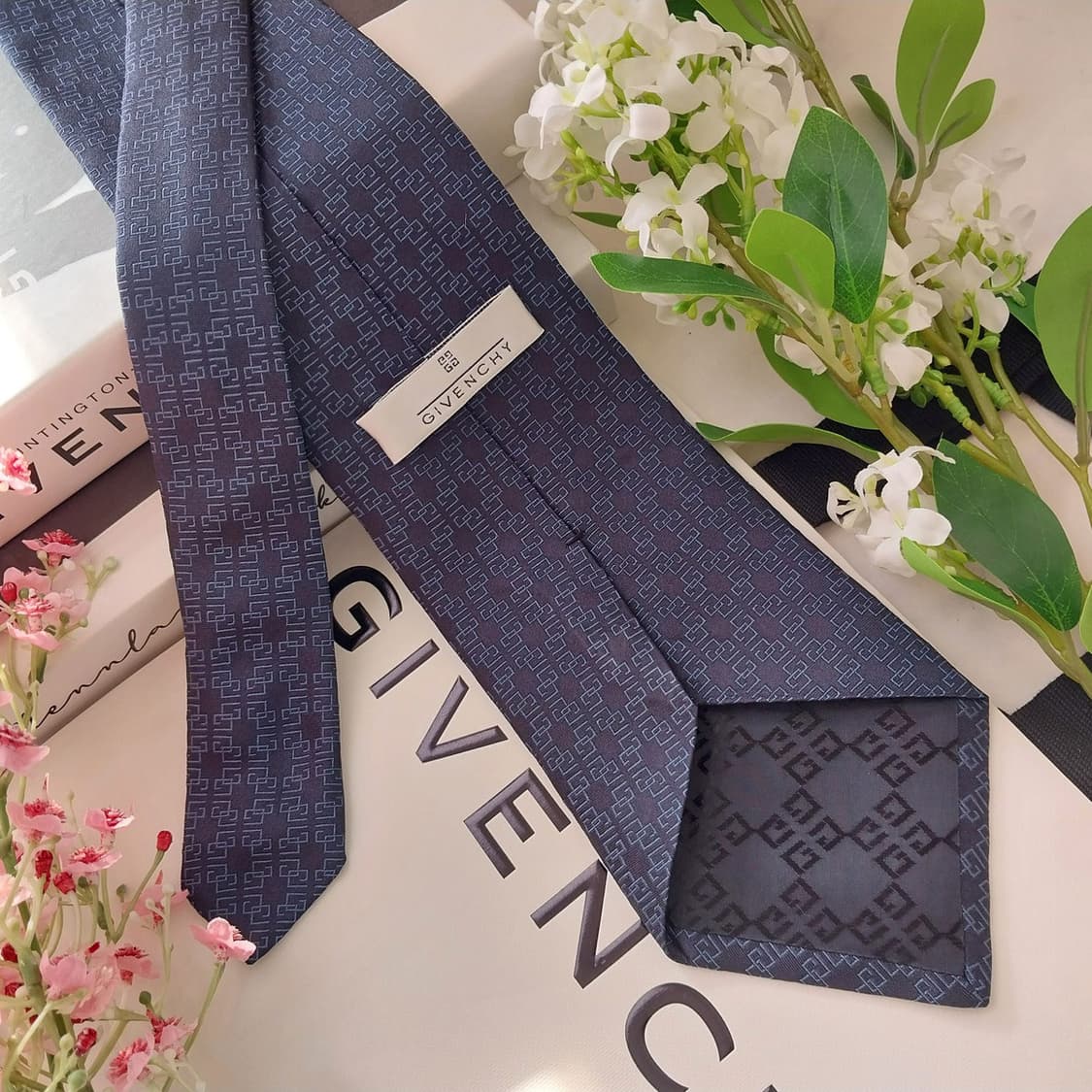 지방시 실크 네이비 로고 자카드 넥타이 9.8cm A+등급 K1557
 상품이미지4