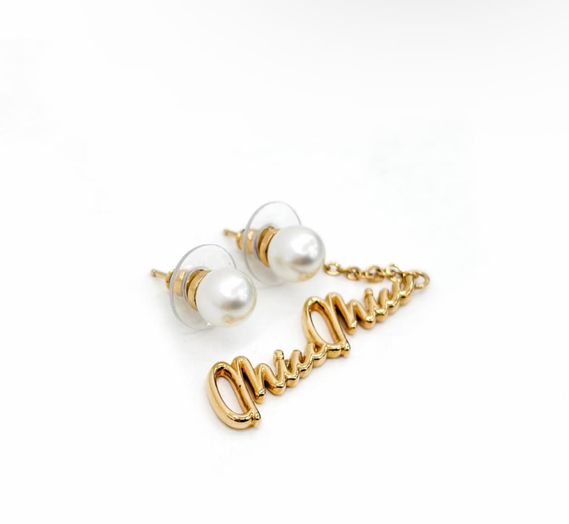 [OS] 미우미우 여성 펄 진주 레터링 로고 체인 피어싱 이어링 귀걸이 상품이미지4