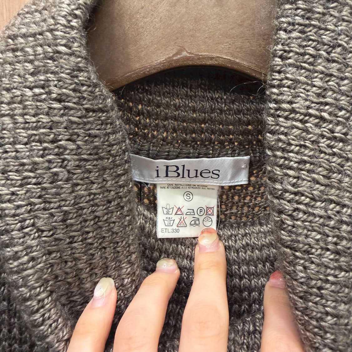 막스마라 아이블루스 터틀넥 니트 사이드 슬릿 디테일 레귤러핏 브라운 상품이미지7