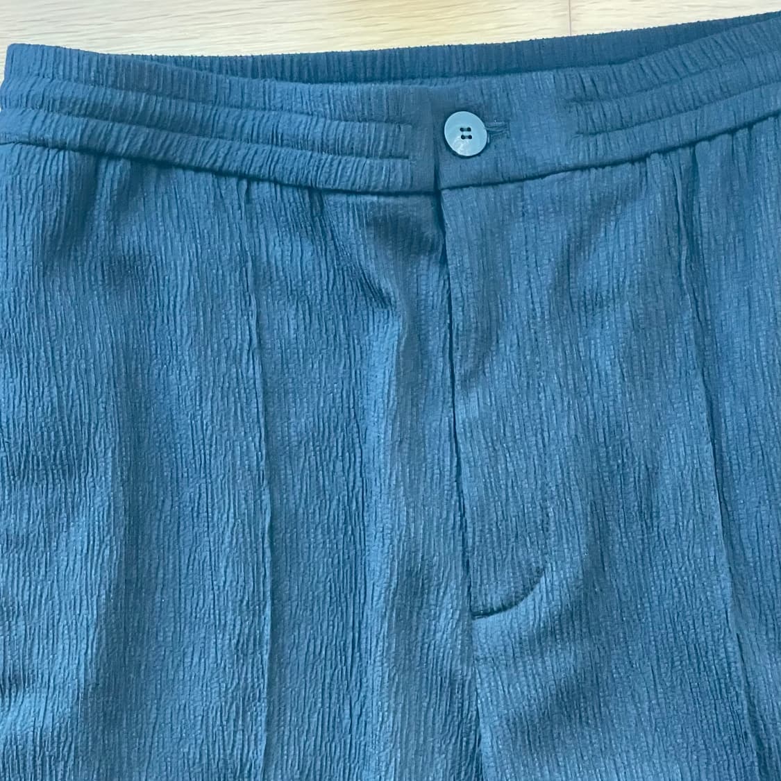 솔리드옴므 블랙 플리츠 세미 와이드 밴딩 팬츠 상품이미지2