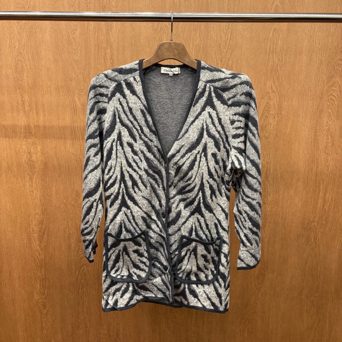 크리스찬 디올 울 니트 긴팔 가디건 지브라 애니멀 패턴 디테일 그레이 상품이미지2