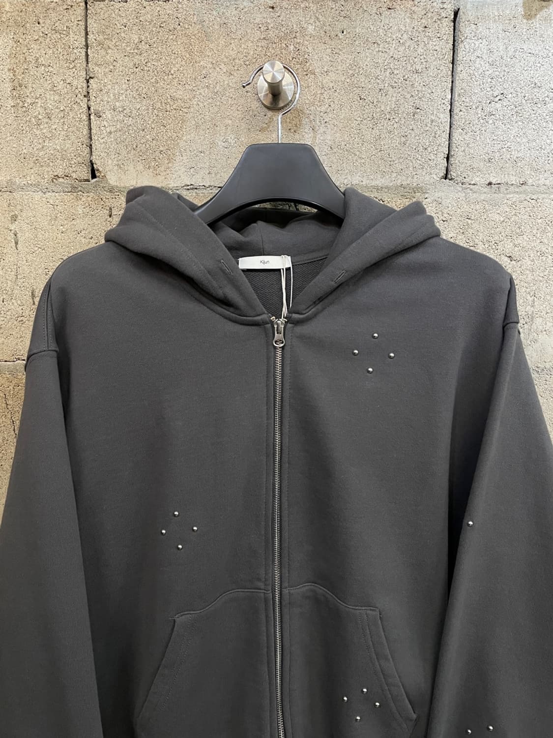 (새상품) 기준 스터드 후드집업 상품이미지2