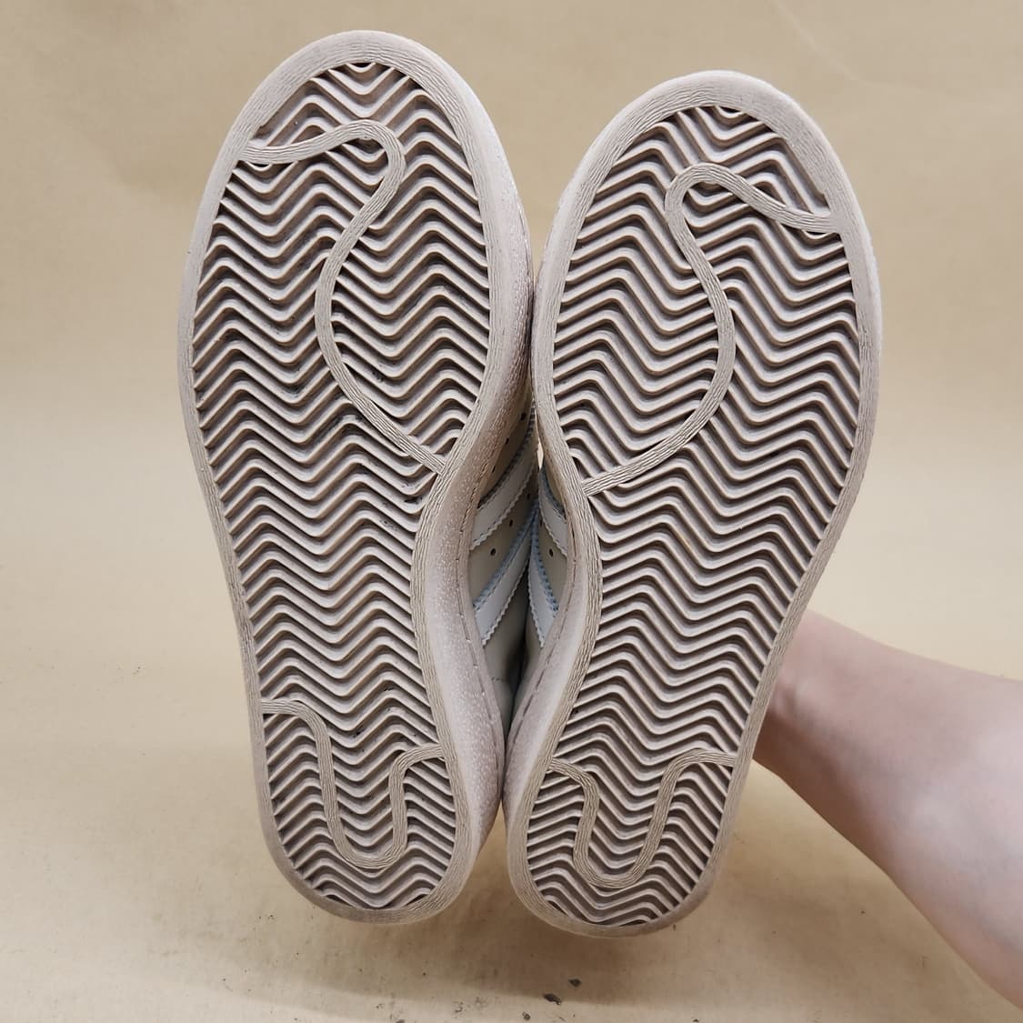 아디다스 슈퍼스타82 스니커즈250 상품이미지3